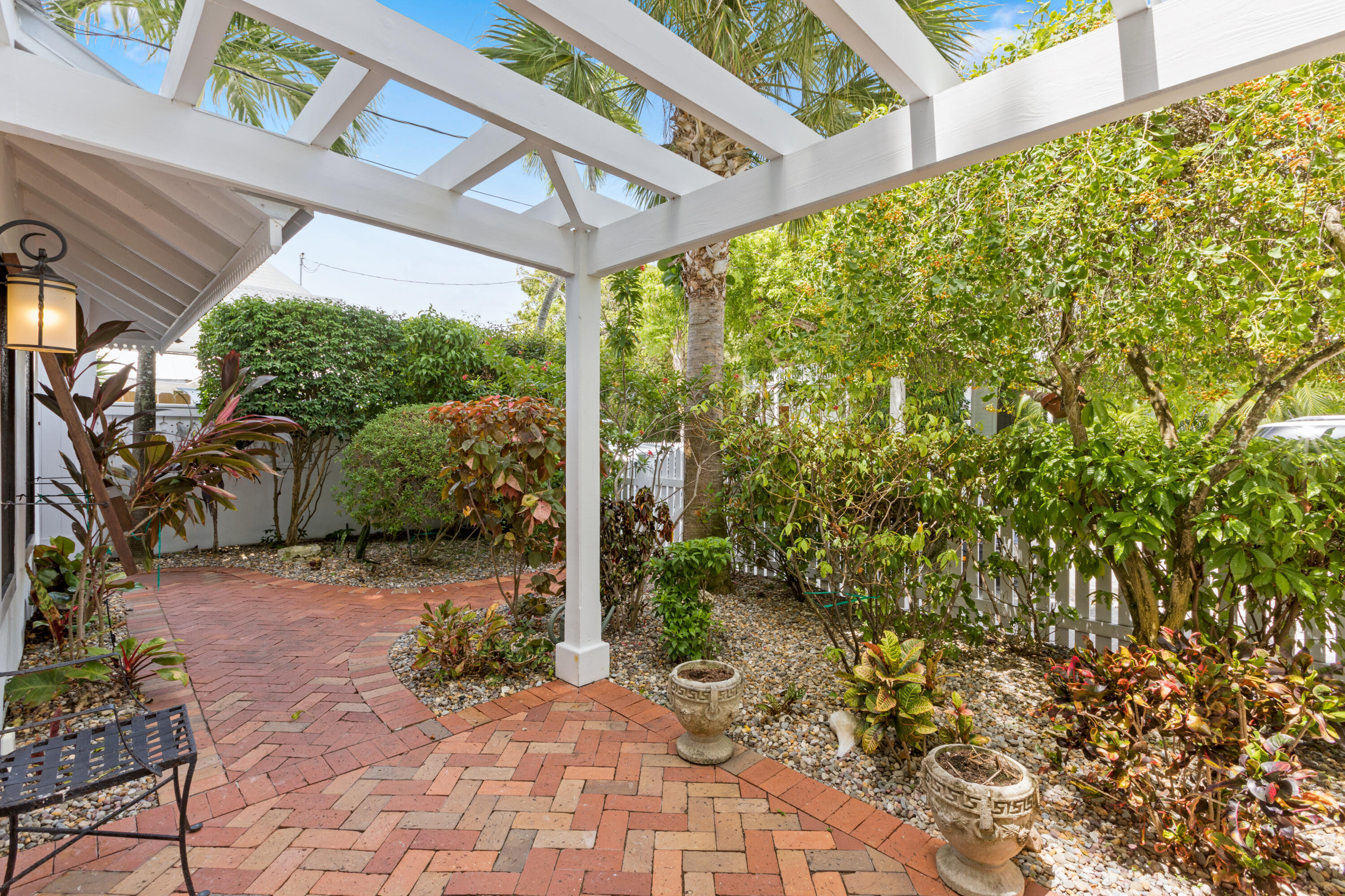 1212 Olivia Street Property Photo 3