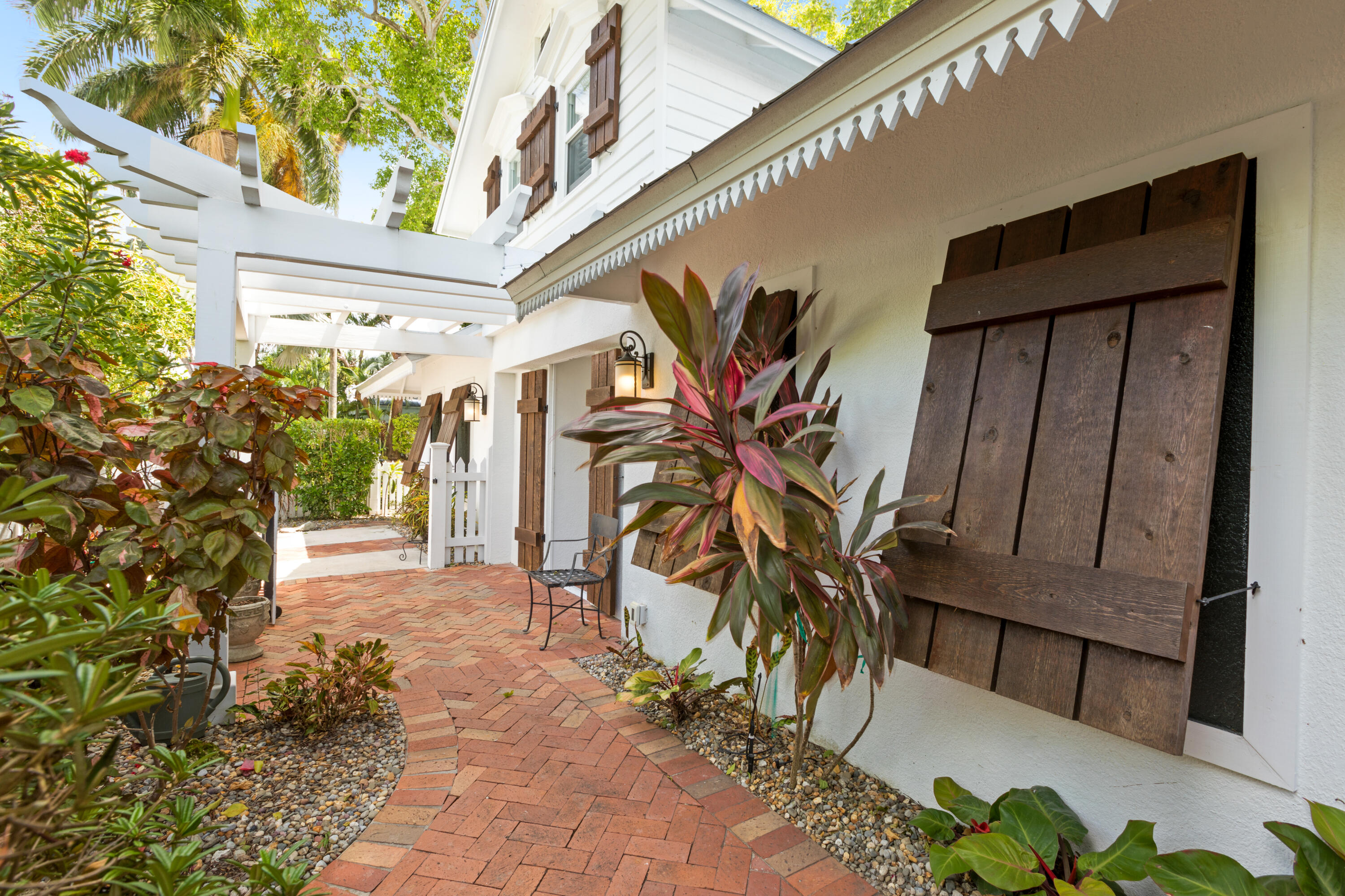 1212 Olivia Street Property Photo 4
