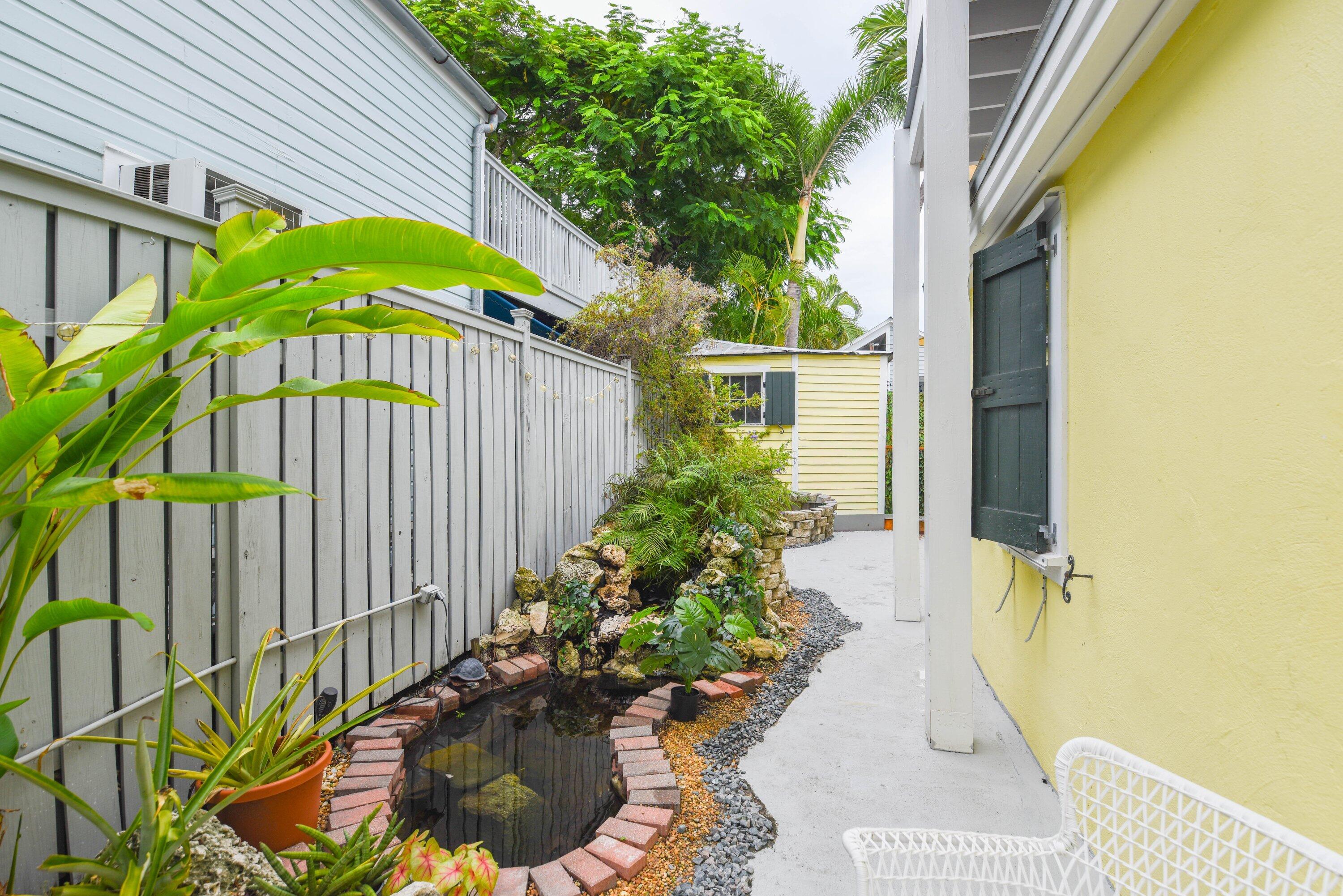 927 Thomas Street 1 Property Photo 5