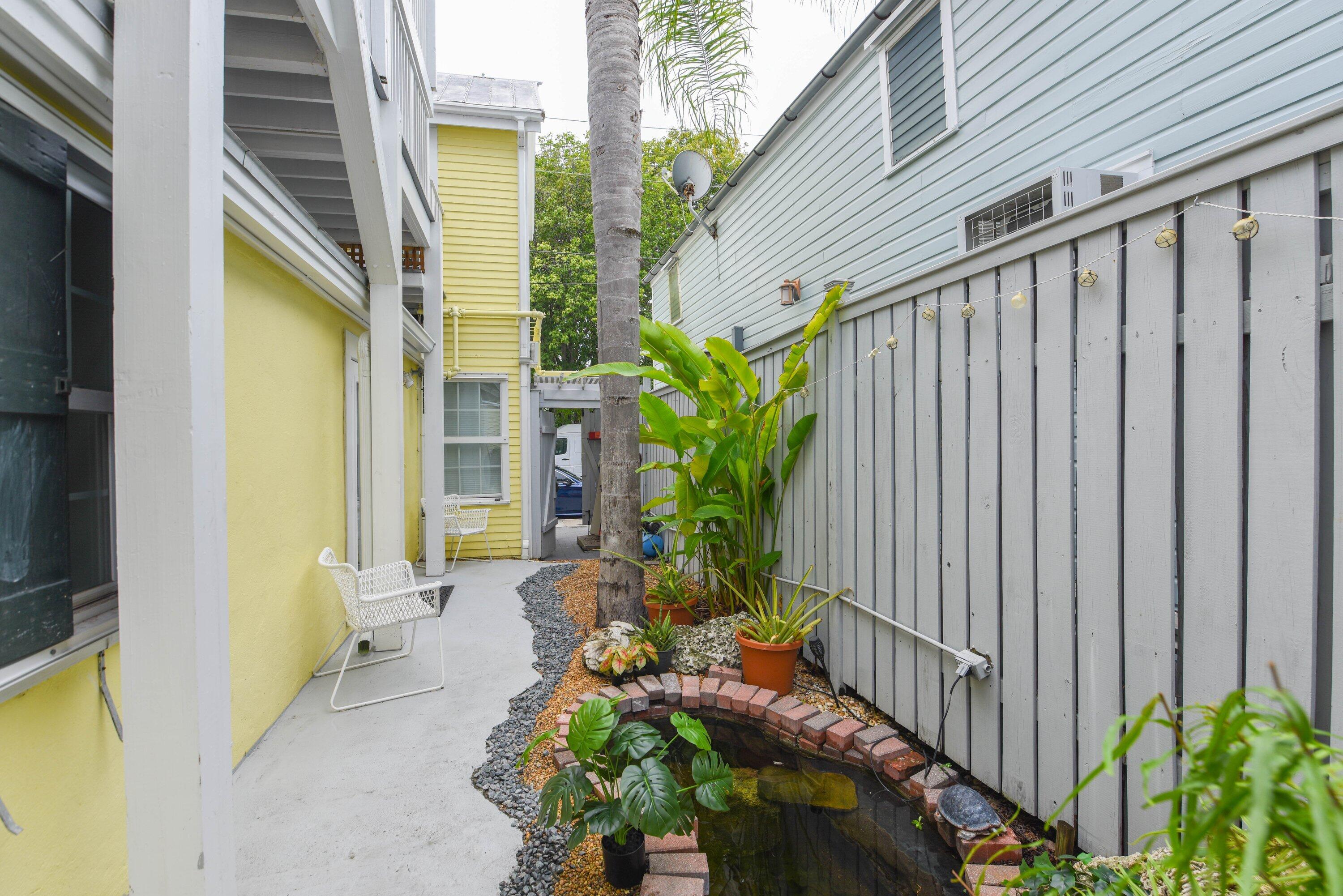 927 Thomas Street 1 Property Photo 6