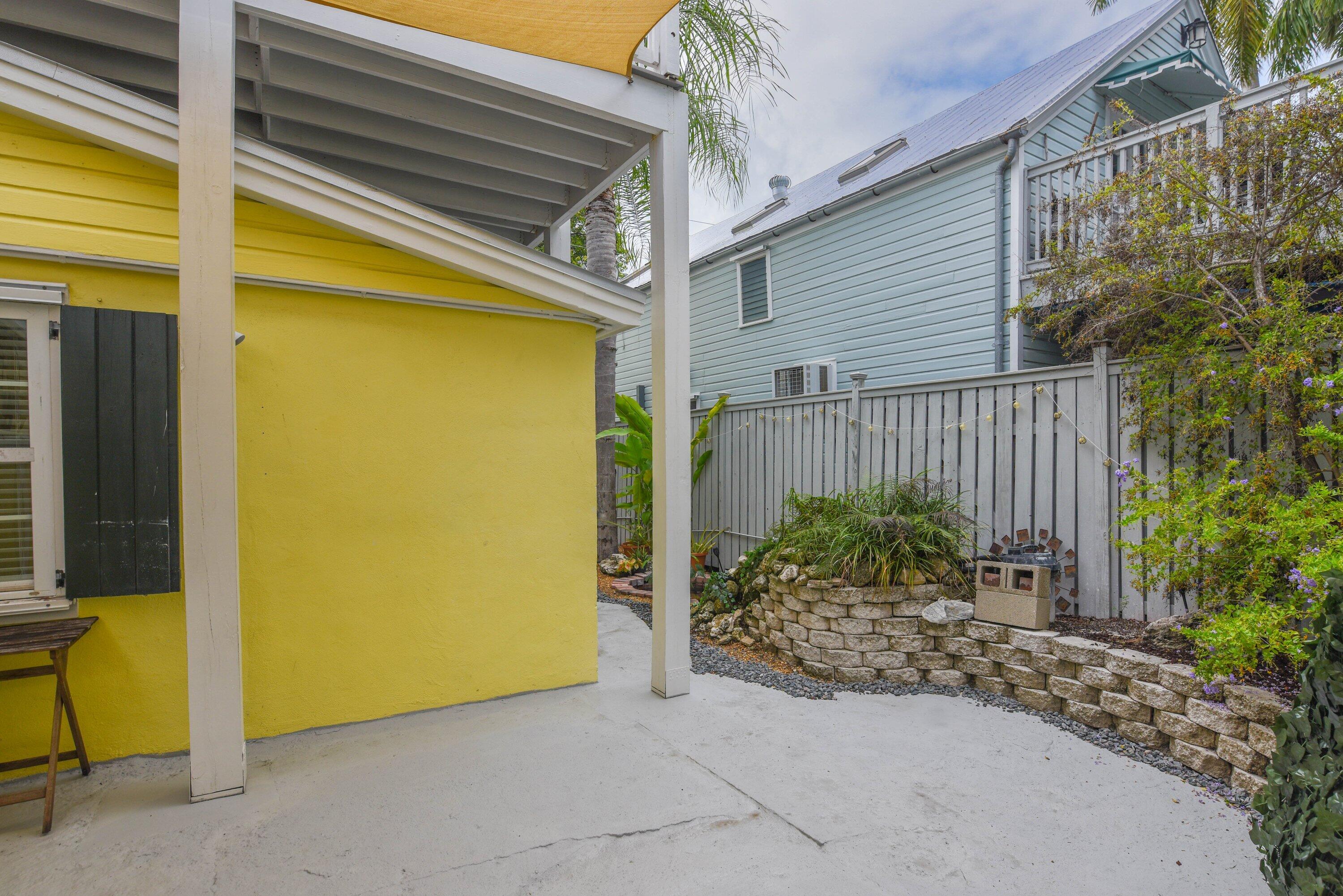 927 Thomas Street 1 Property Photo 8