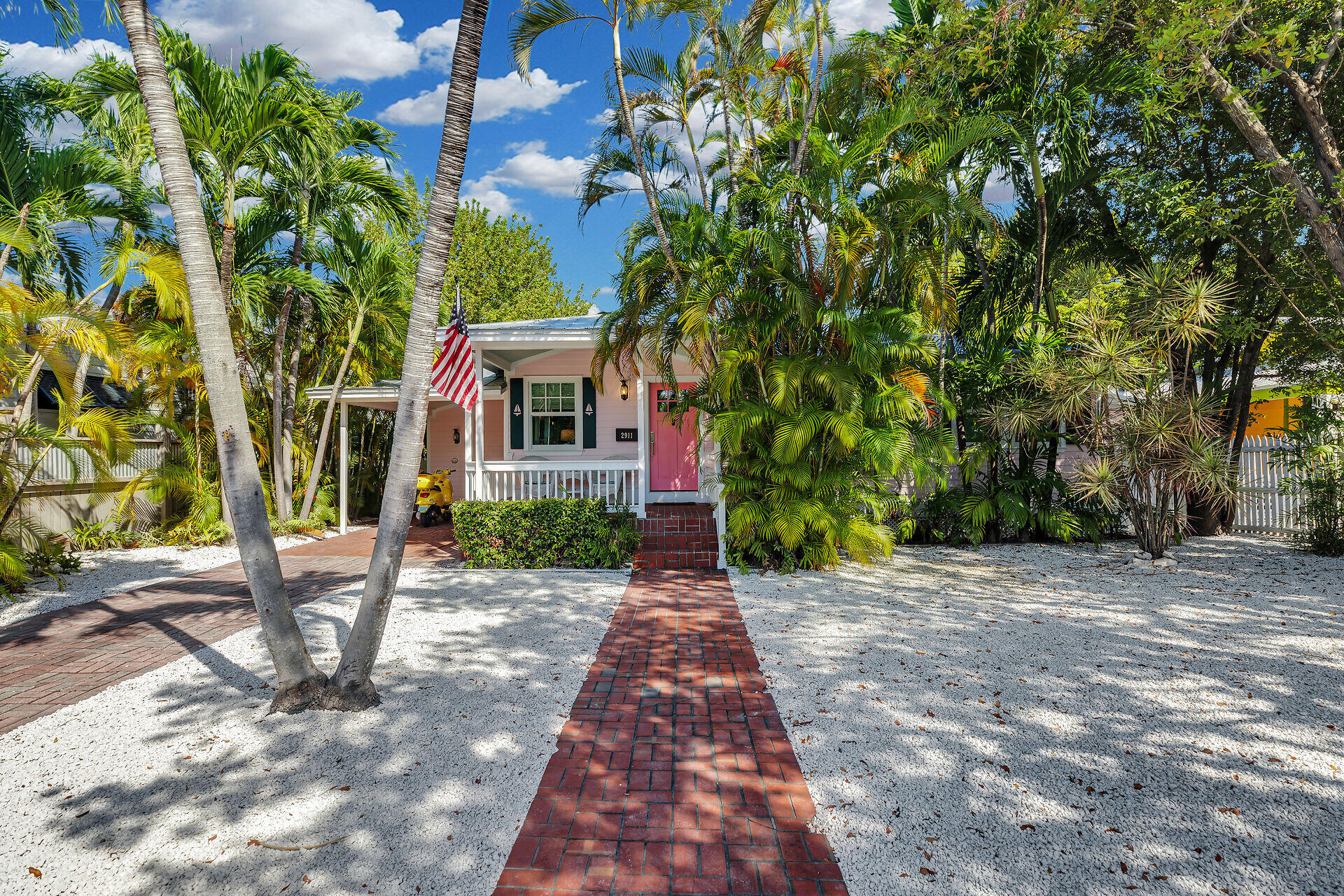 2911 Seidenberg Avenue Property Photo 4