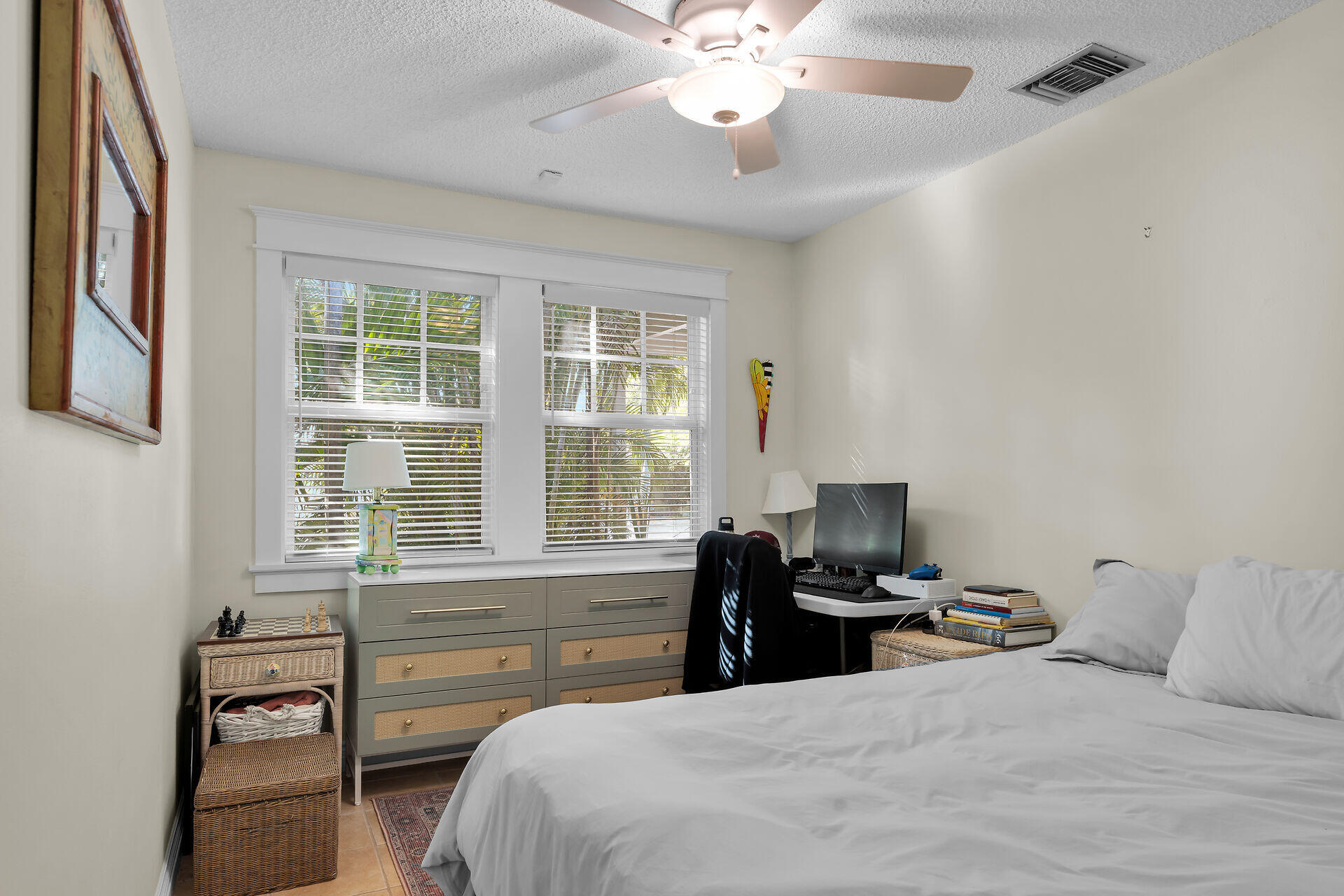 2911 Seidenberg Avenue Property Photo 24