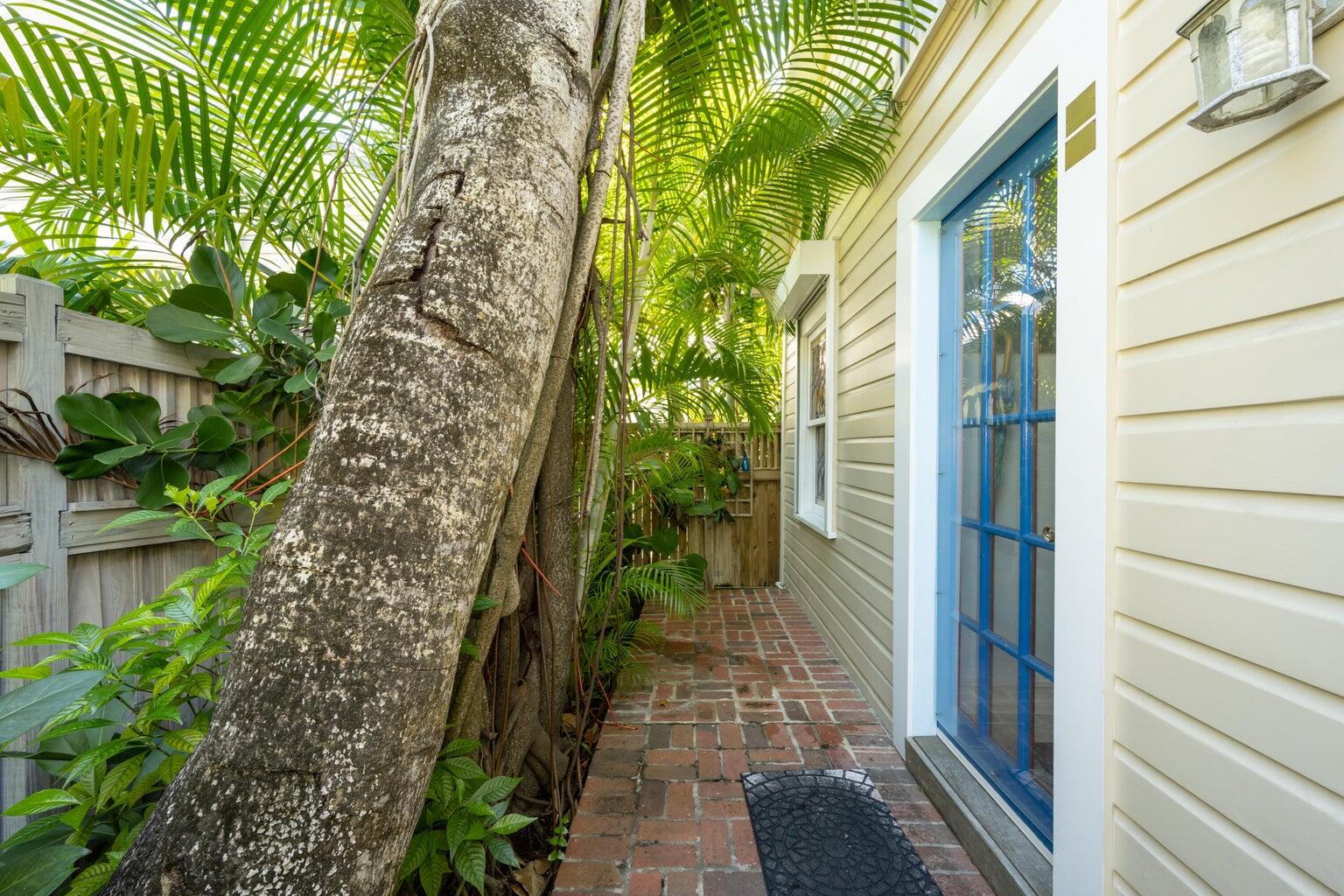 1212 Varela Street Property Photo 3