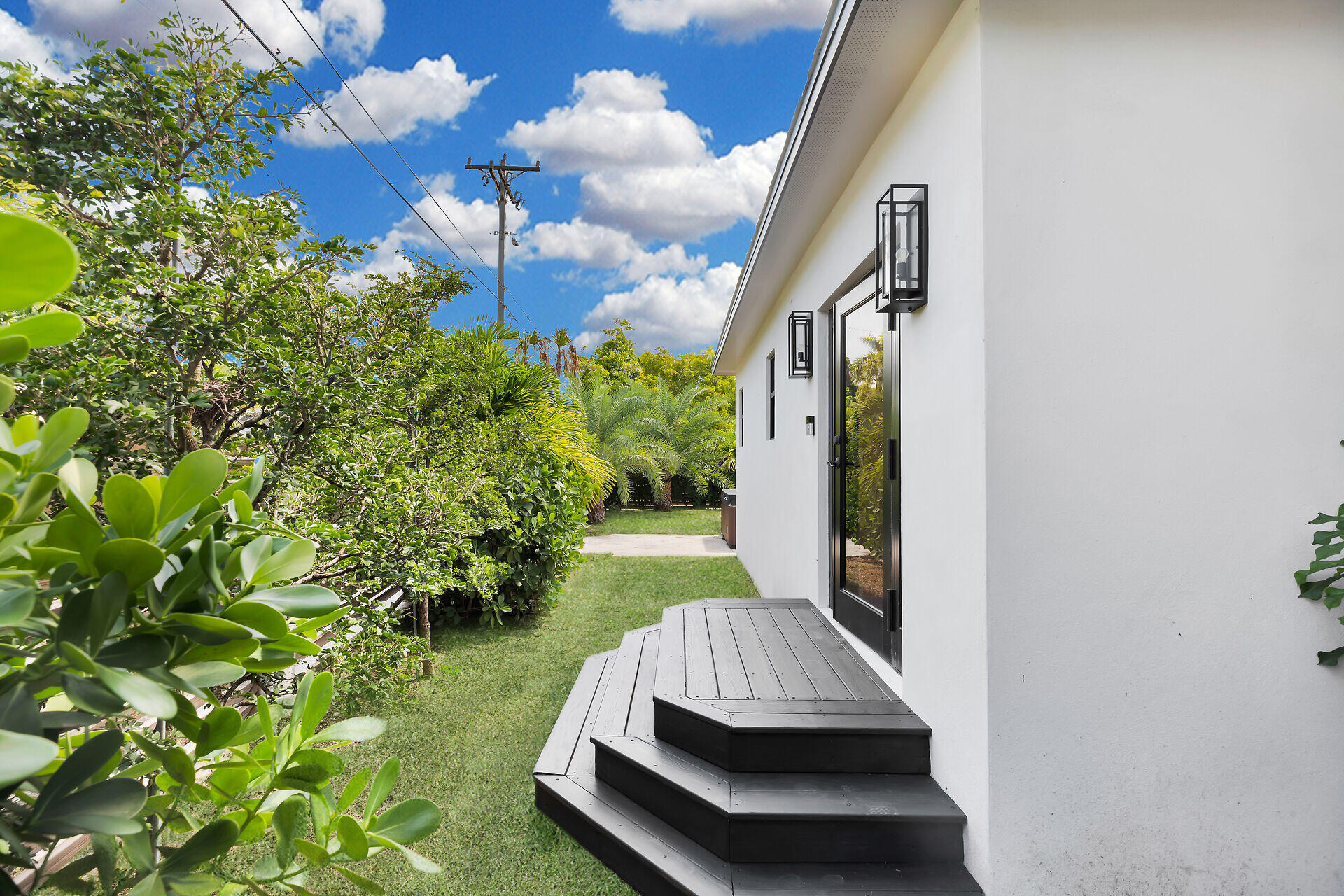 1423 Rose Street Property Photo 2