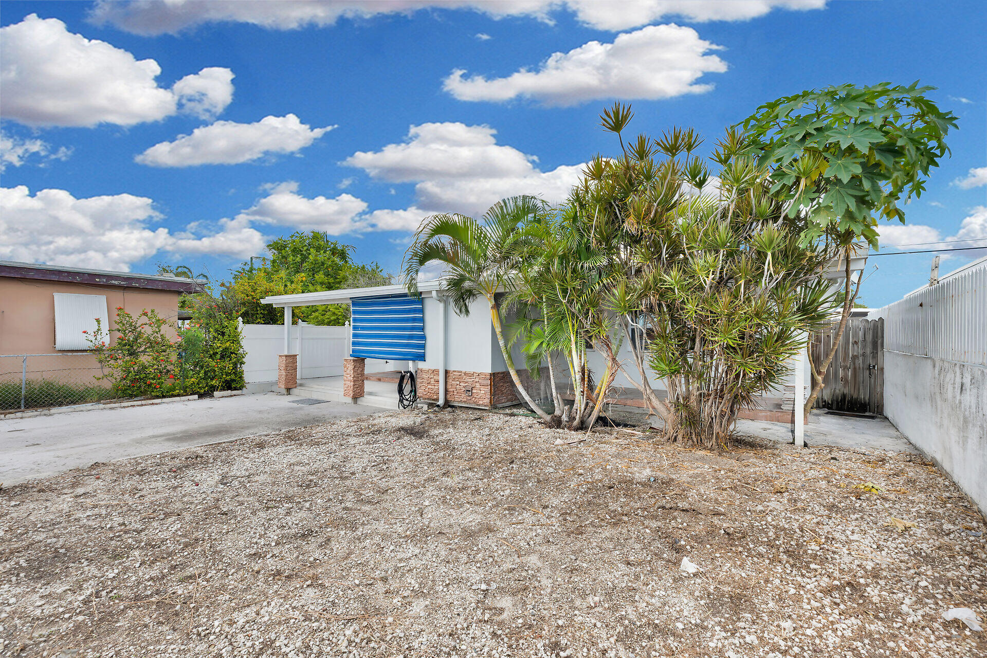 6415 2nd Terrace Property Photo 1