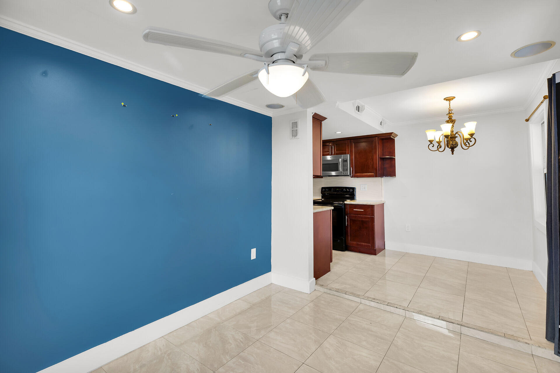 6415 2nd Terrace Property Photo 4