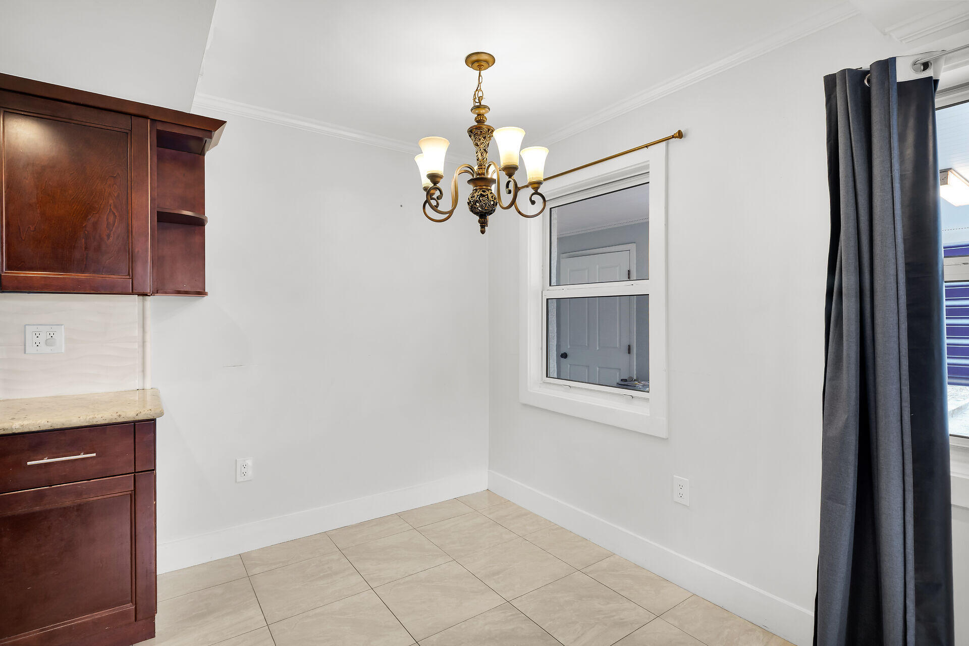 6415 2nd Terrace Property Photo 11