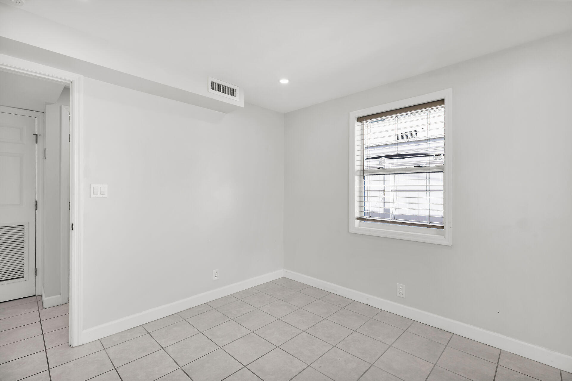 6415 2nd Terrace Property Photo 28
