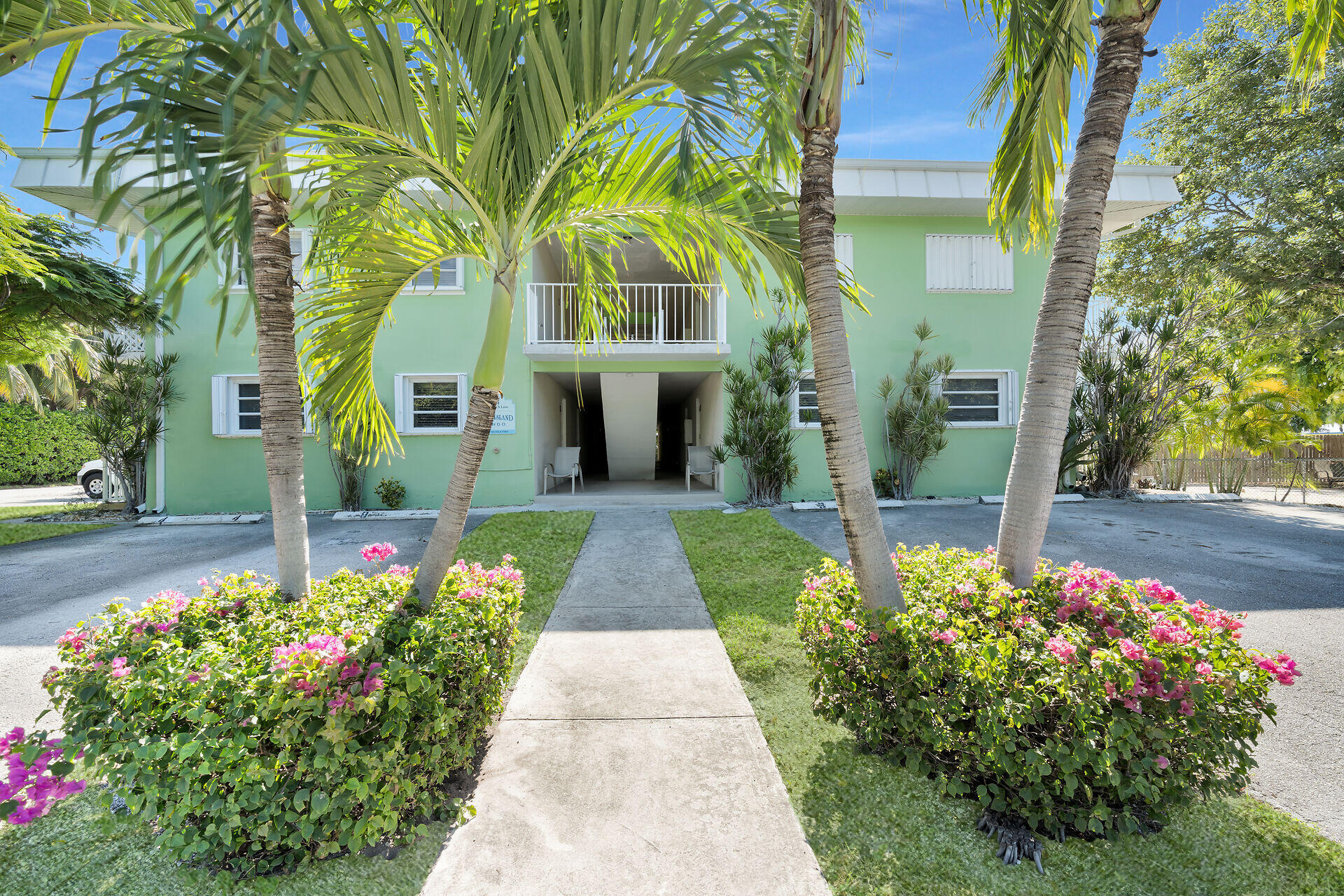 1129 Pebble Beach Lane Apt 11 Property Photo 2