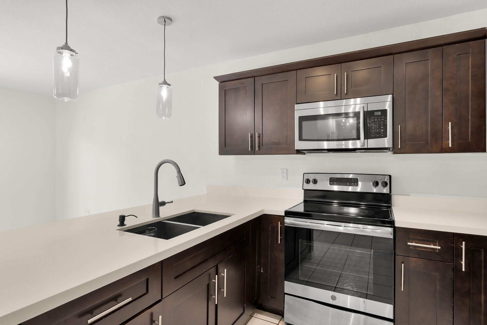 1129 Pebble Beach Lane Apt 11 Property Photo 4