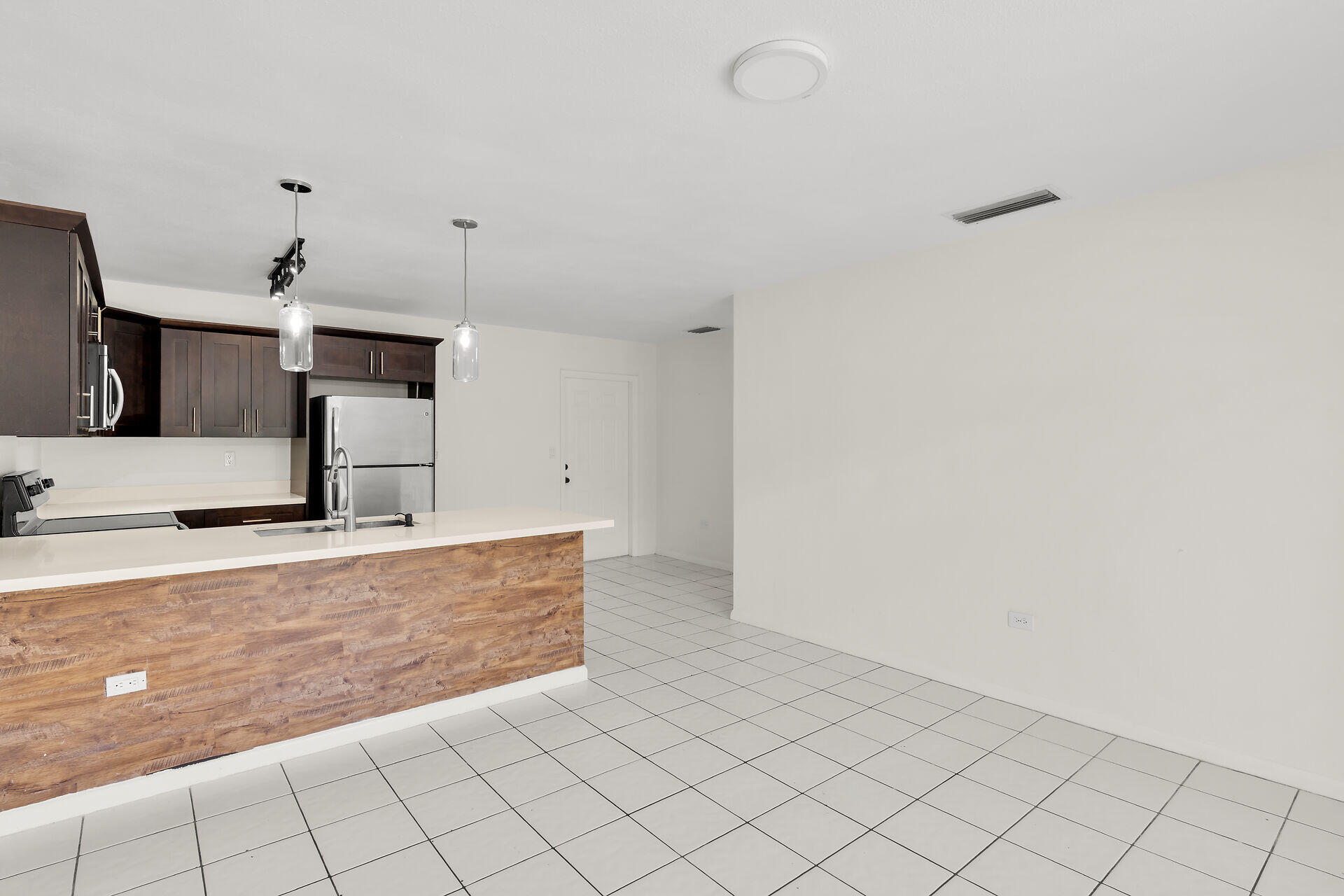 1129 Pebble Beach Lane Apt 11 Property Photo 5