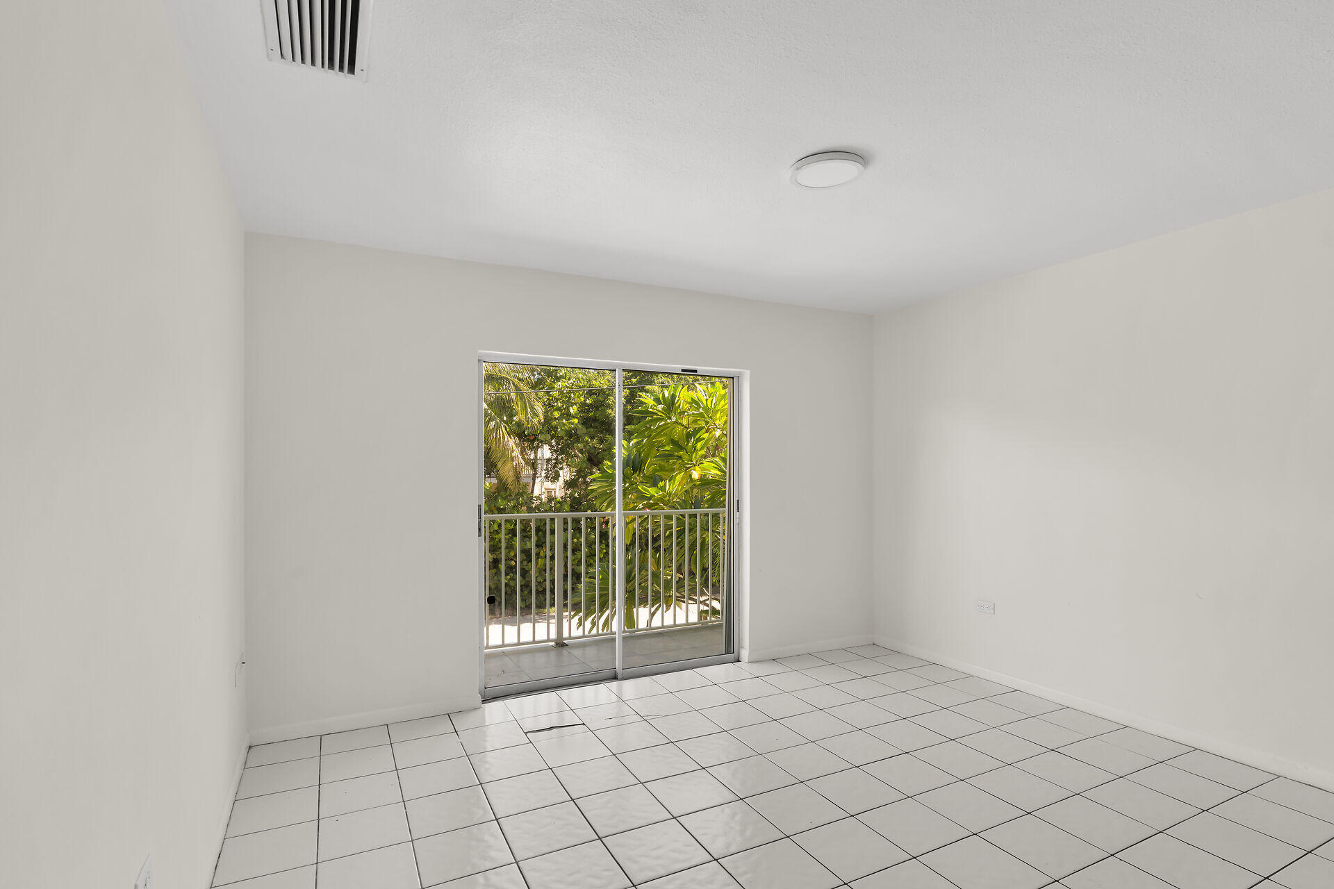 1129 Pebble Beach Lane Apt 11 Property Photo 6