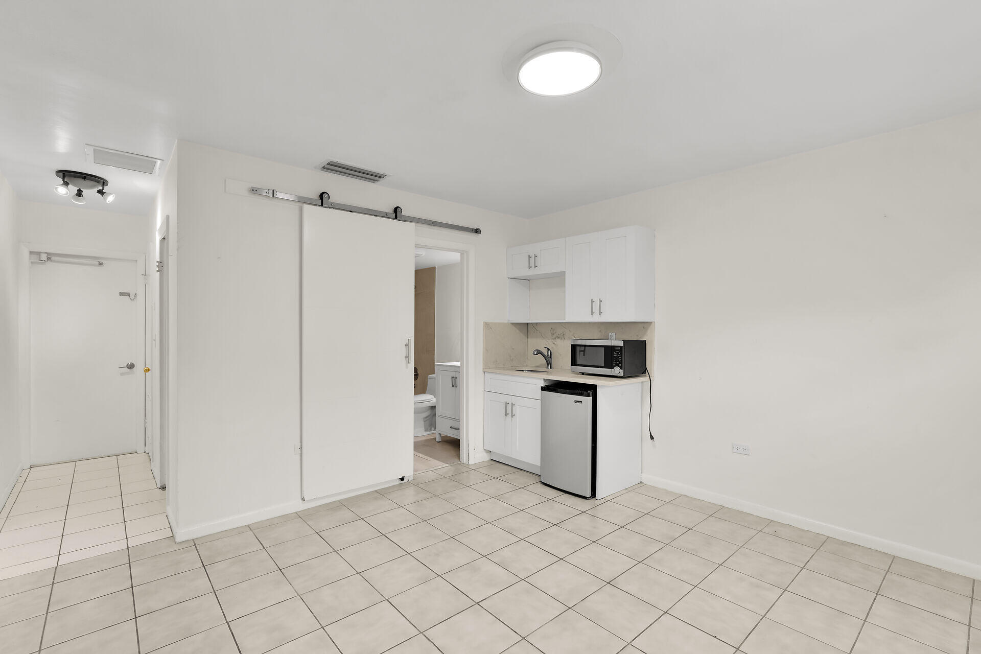1129 Pebble Beach Lane Apt 11 Property Photo 12
