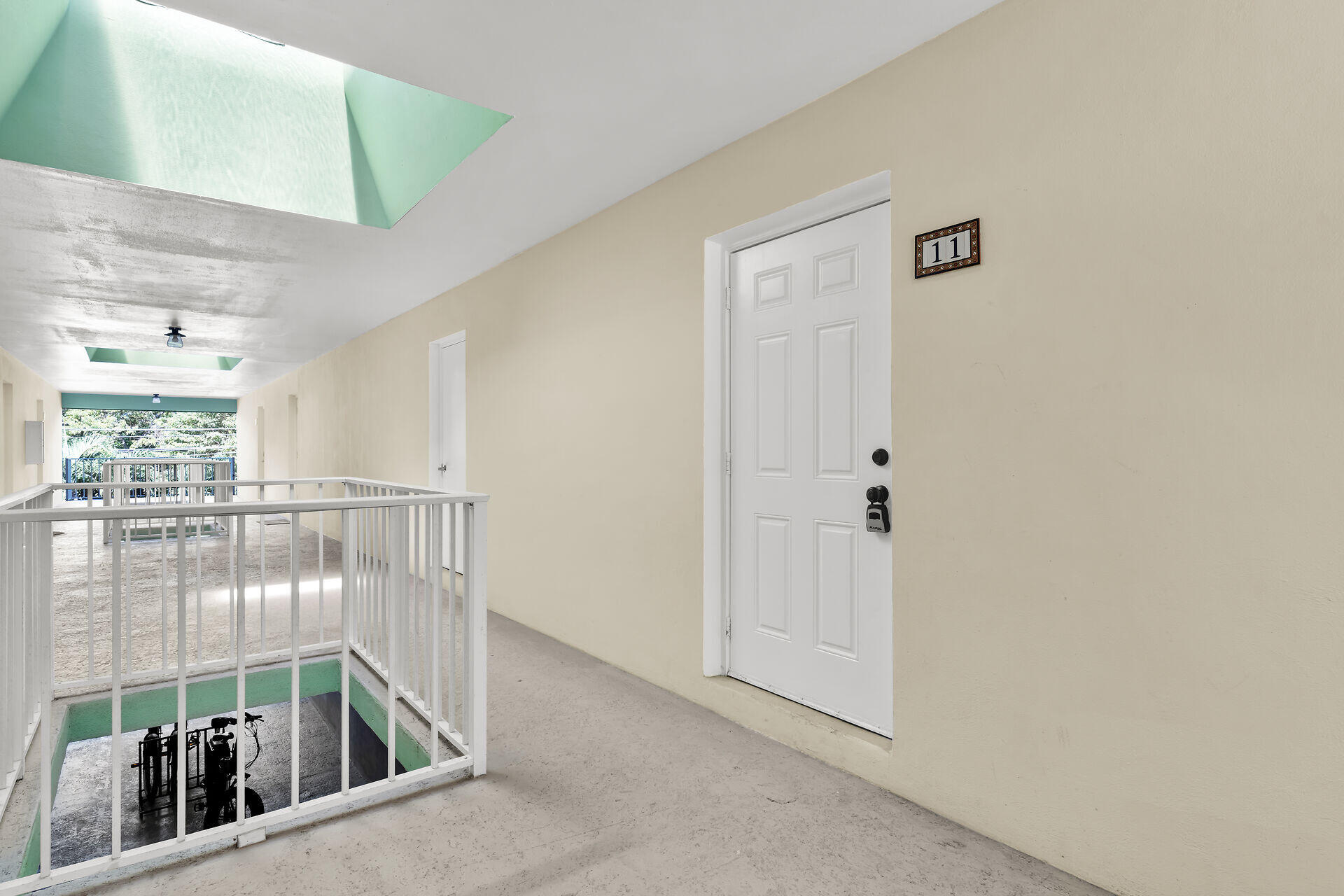 1129 Pebble Beach Lane Apt 11 Property Photo 17