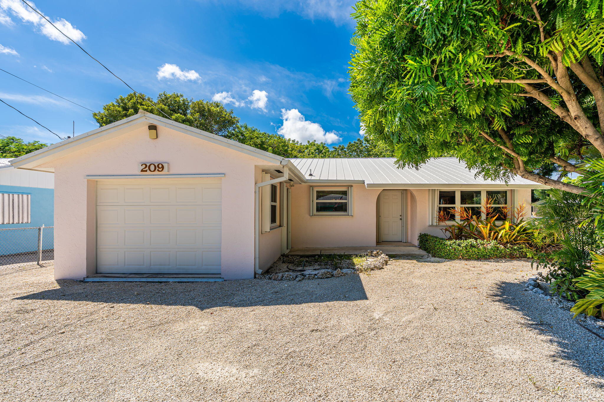 209 2nd Street Property Photo 1
