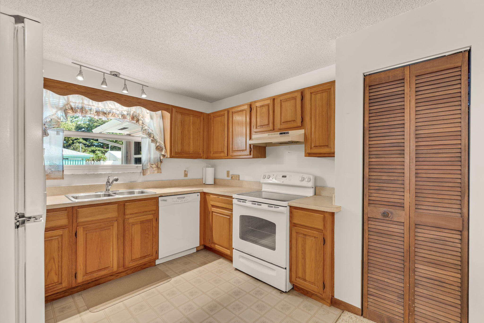 209 2nd Street Property Photo 20