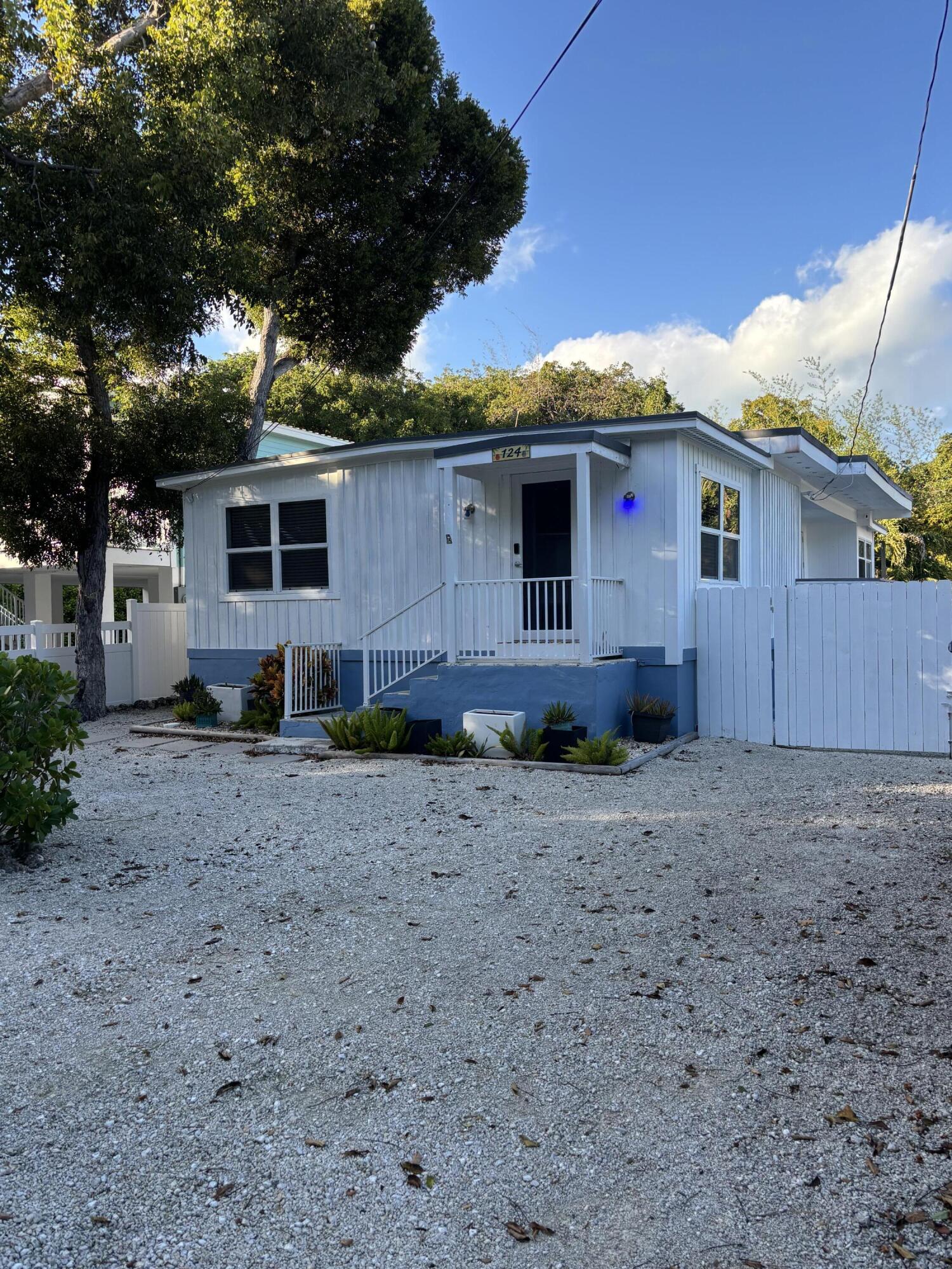 124 S Bay Harbor Drive Property Photo 2