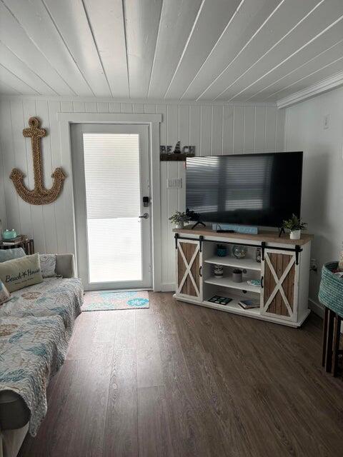 124 S Bay Harbor Drive Property Photo 5