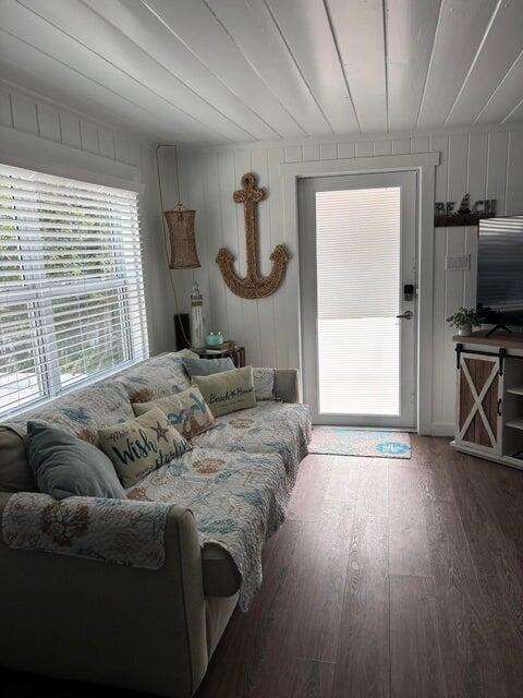124 S Bay Harbor Drive Property Photo 9
