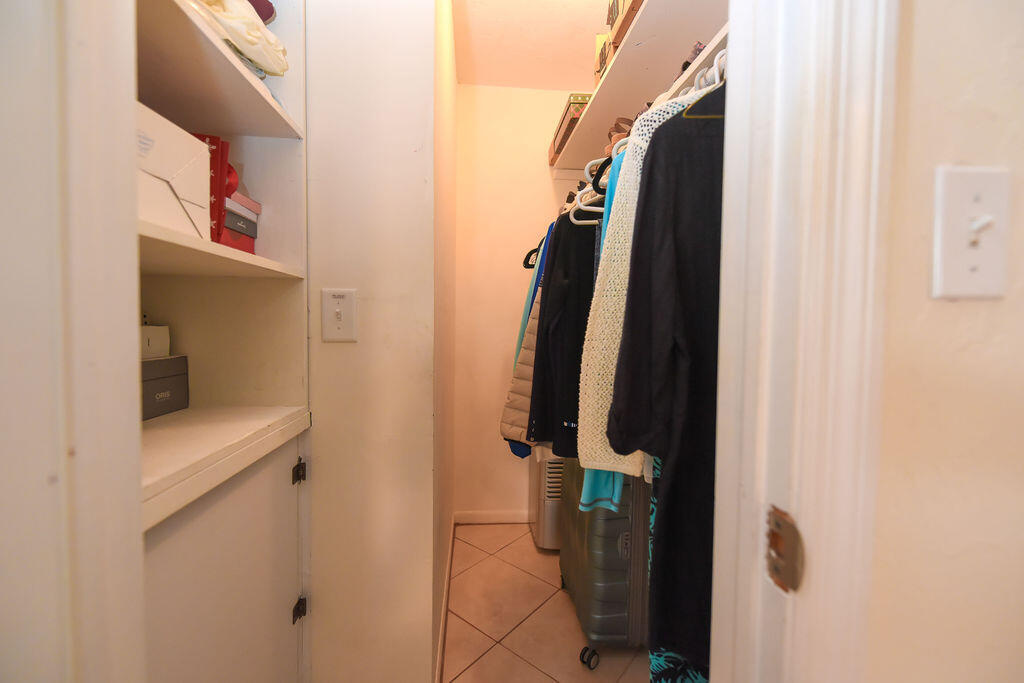 313 2nd Terrace Property Photo 33