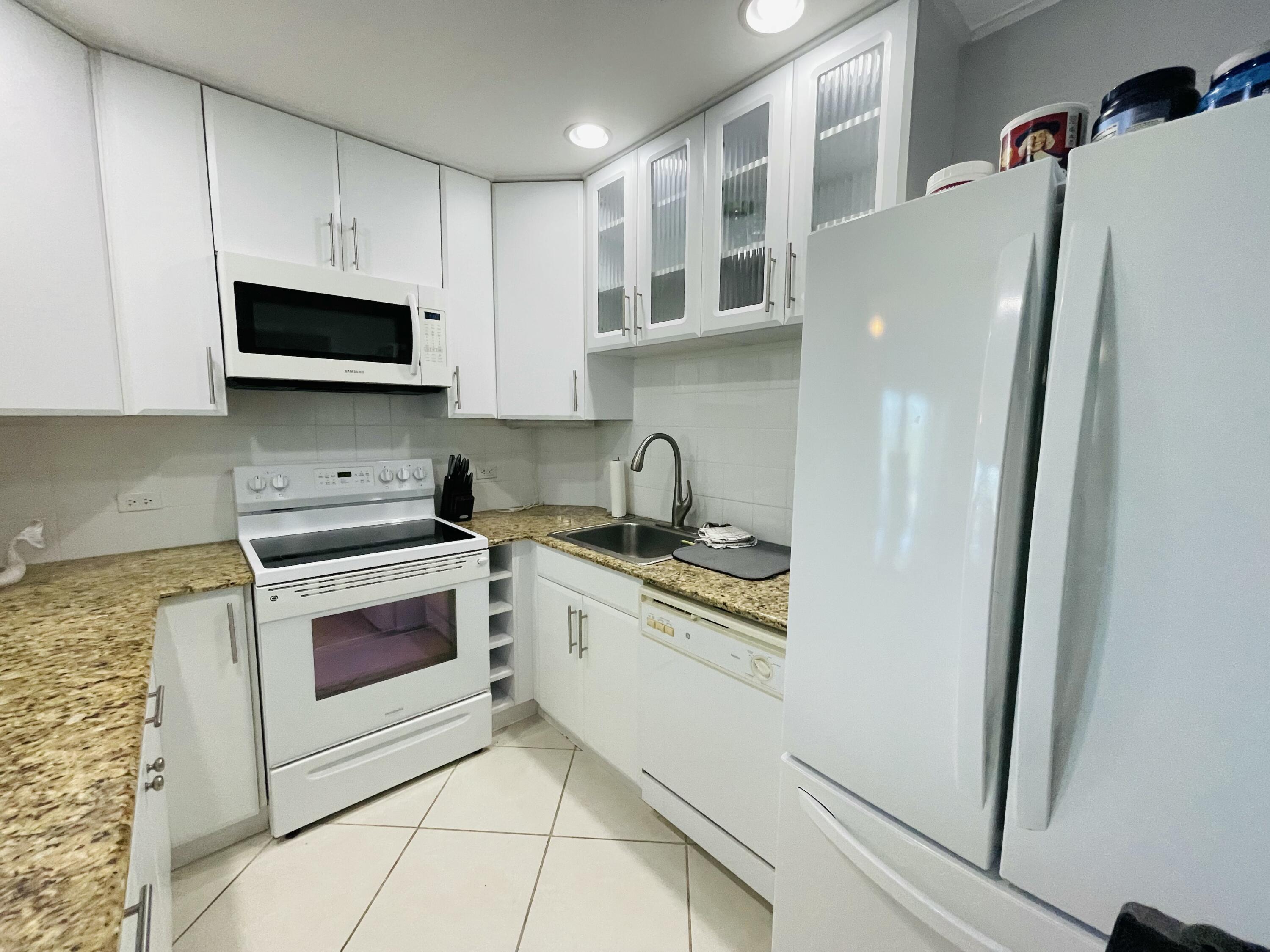 11 Sombrero Boulevard 12e Property Photo 4