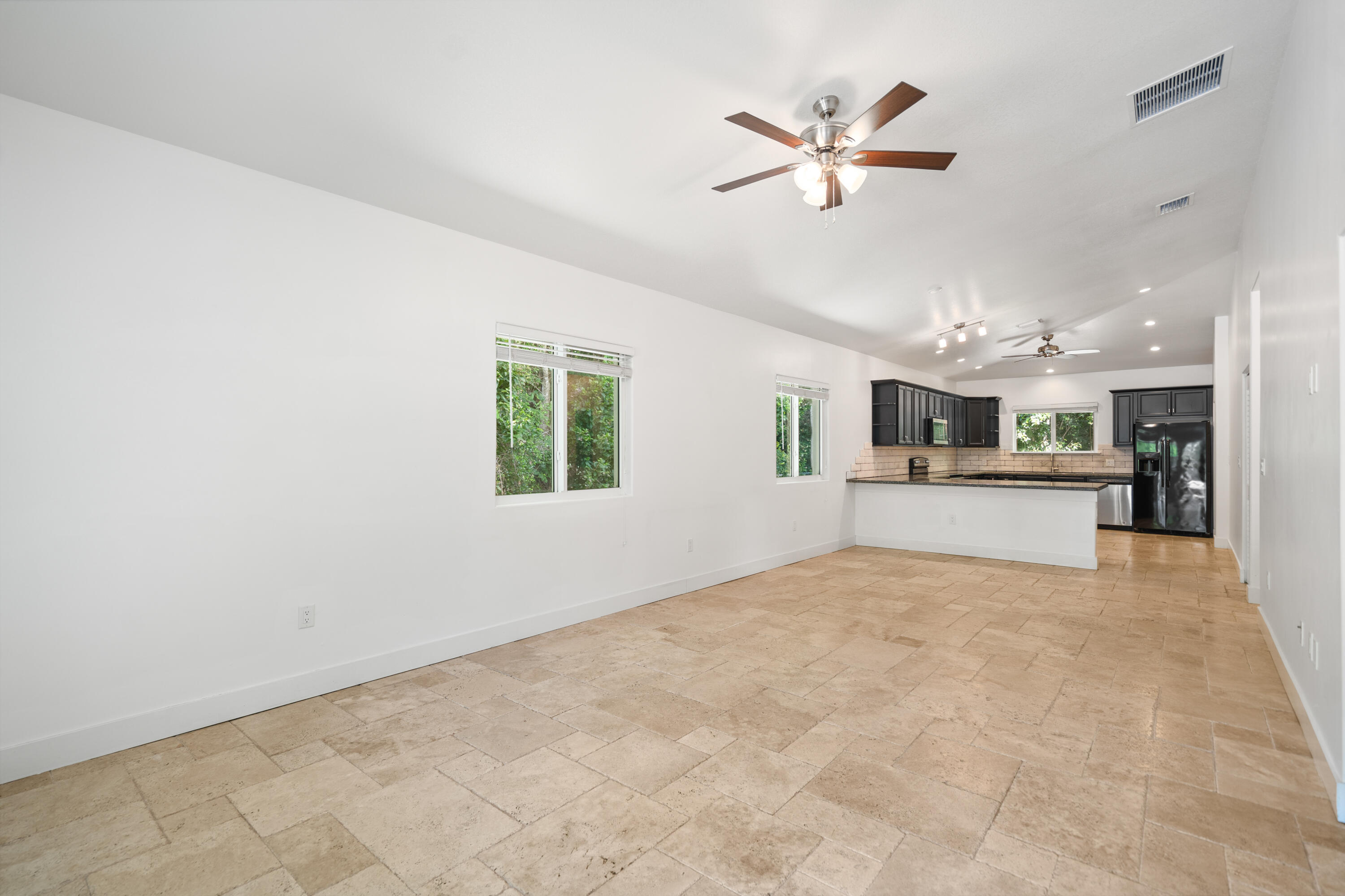 639 Cabrera Street Property Photo 3