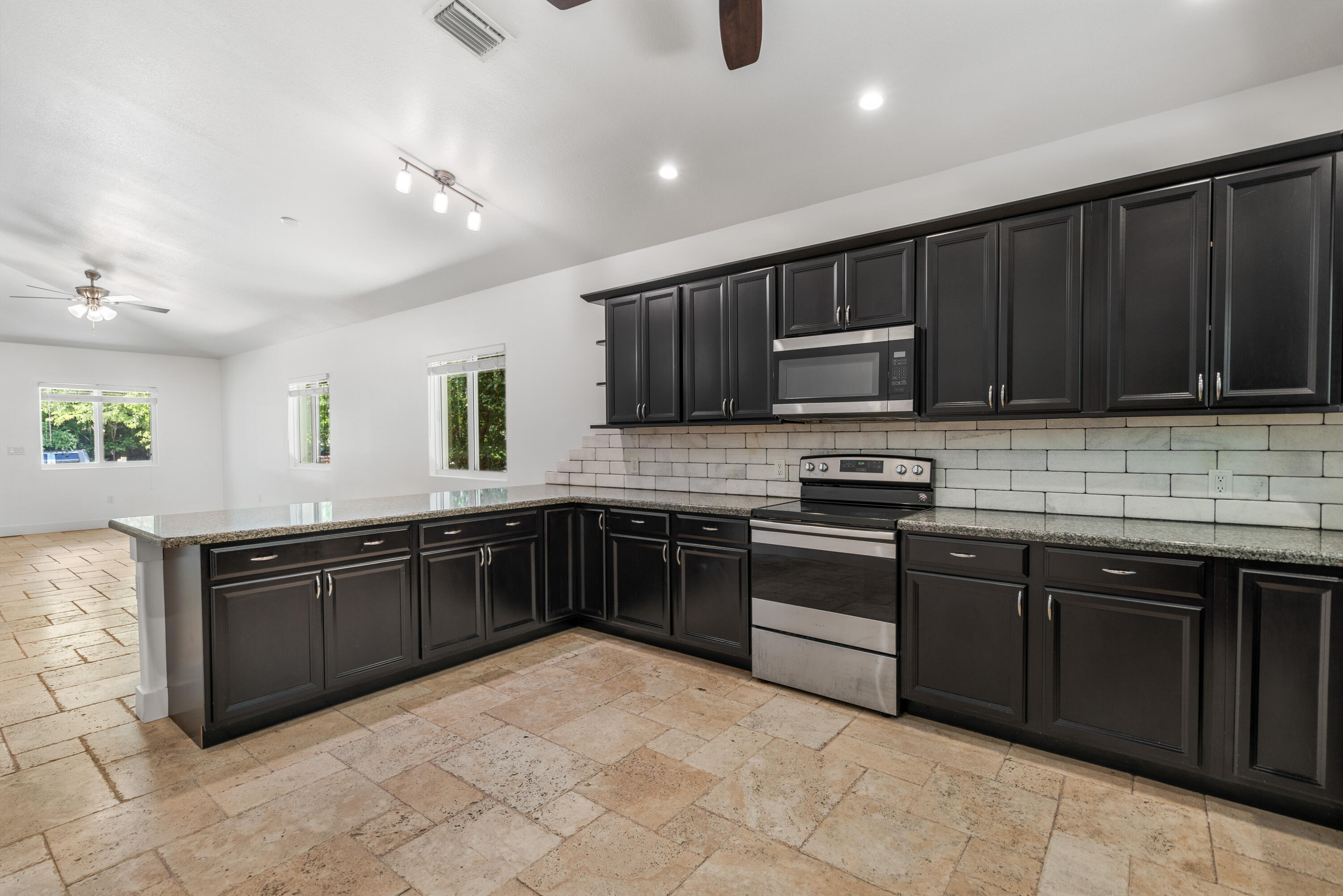 639 Cabrera Street Property Photo 7