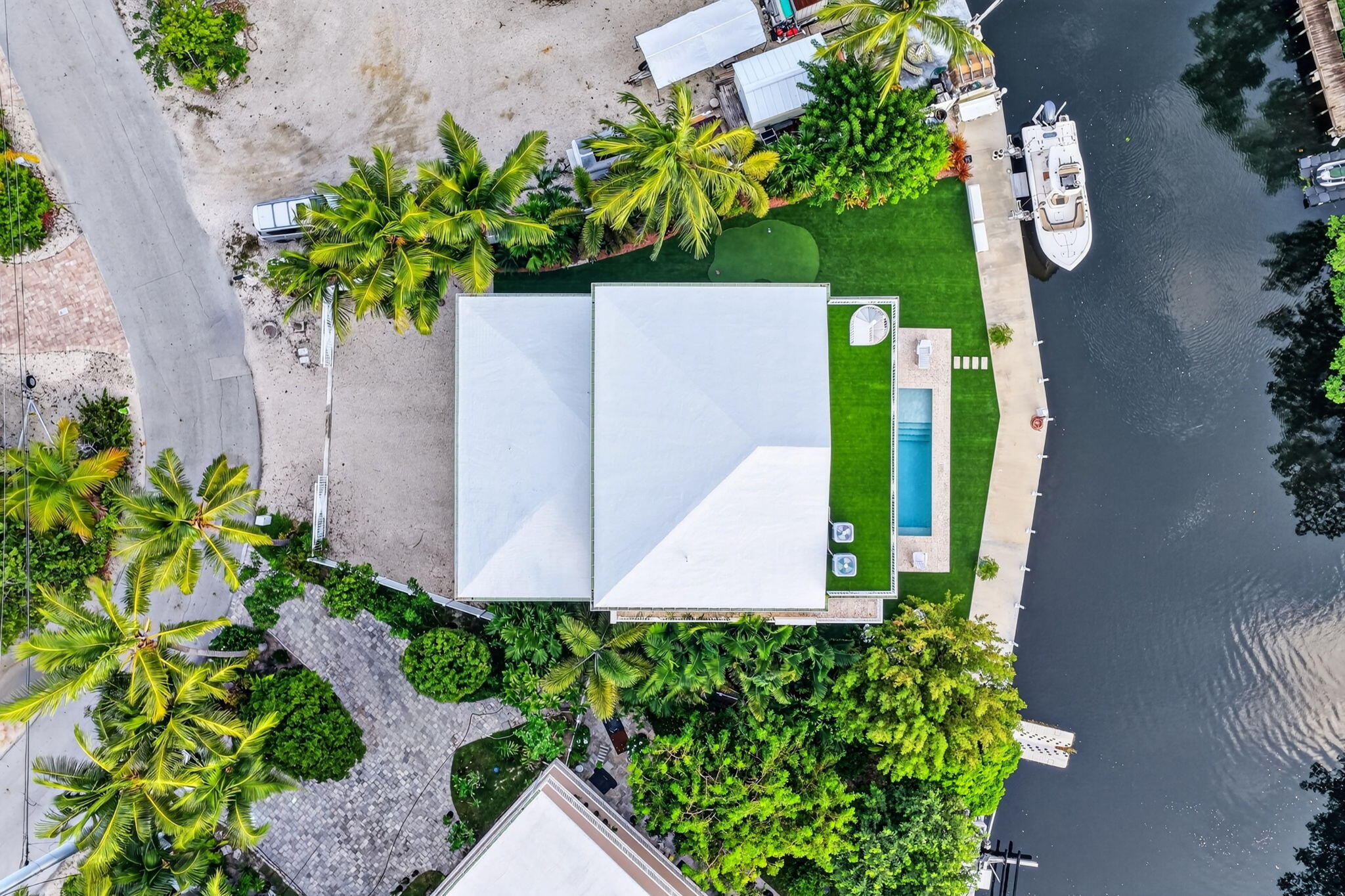 328 S Coconut Palm Boulevard Property Photo 4
