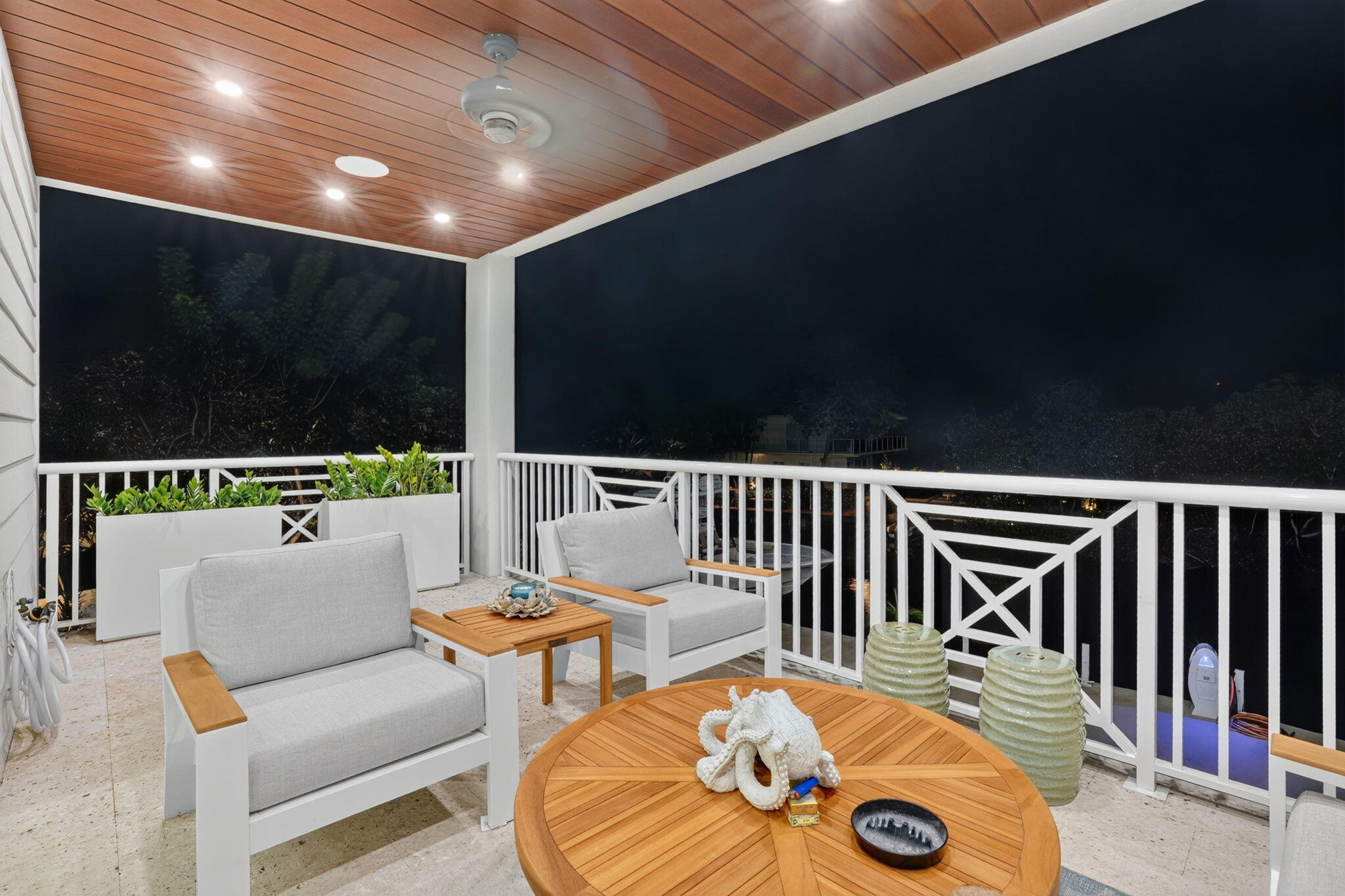 328 S Coconut Palm Boulevard Property Photo 10