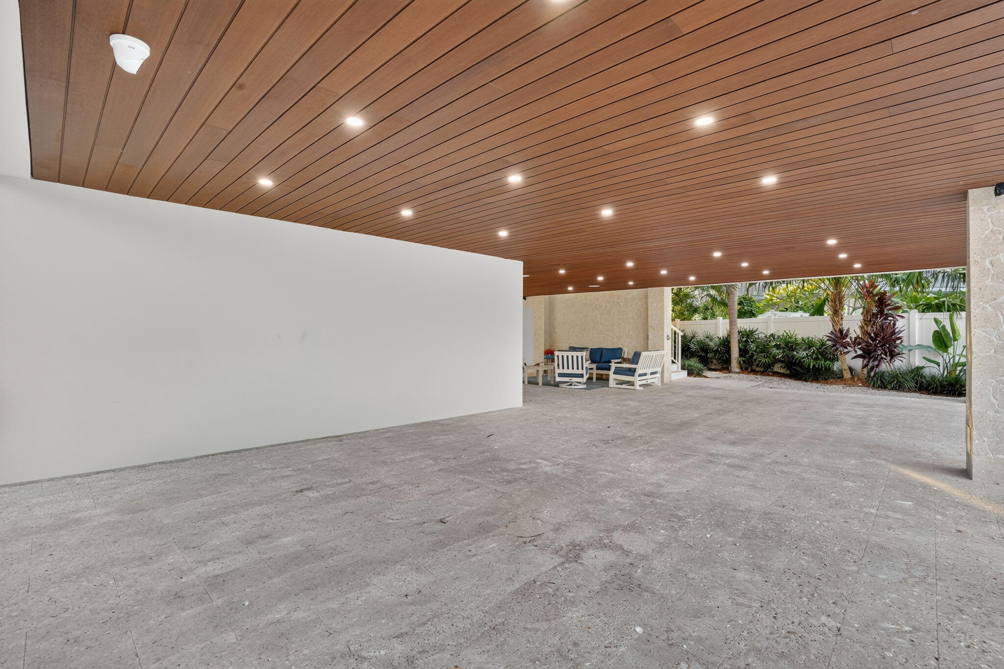 328 S Coconut Palm Boulevard Property Photo 16