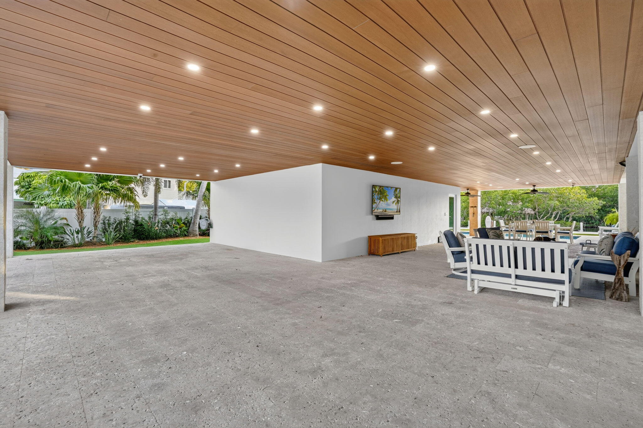 328 S Coconut Palm Boulevard Property Photo 17