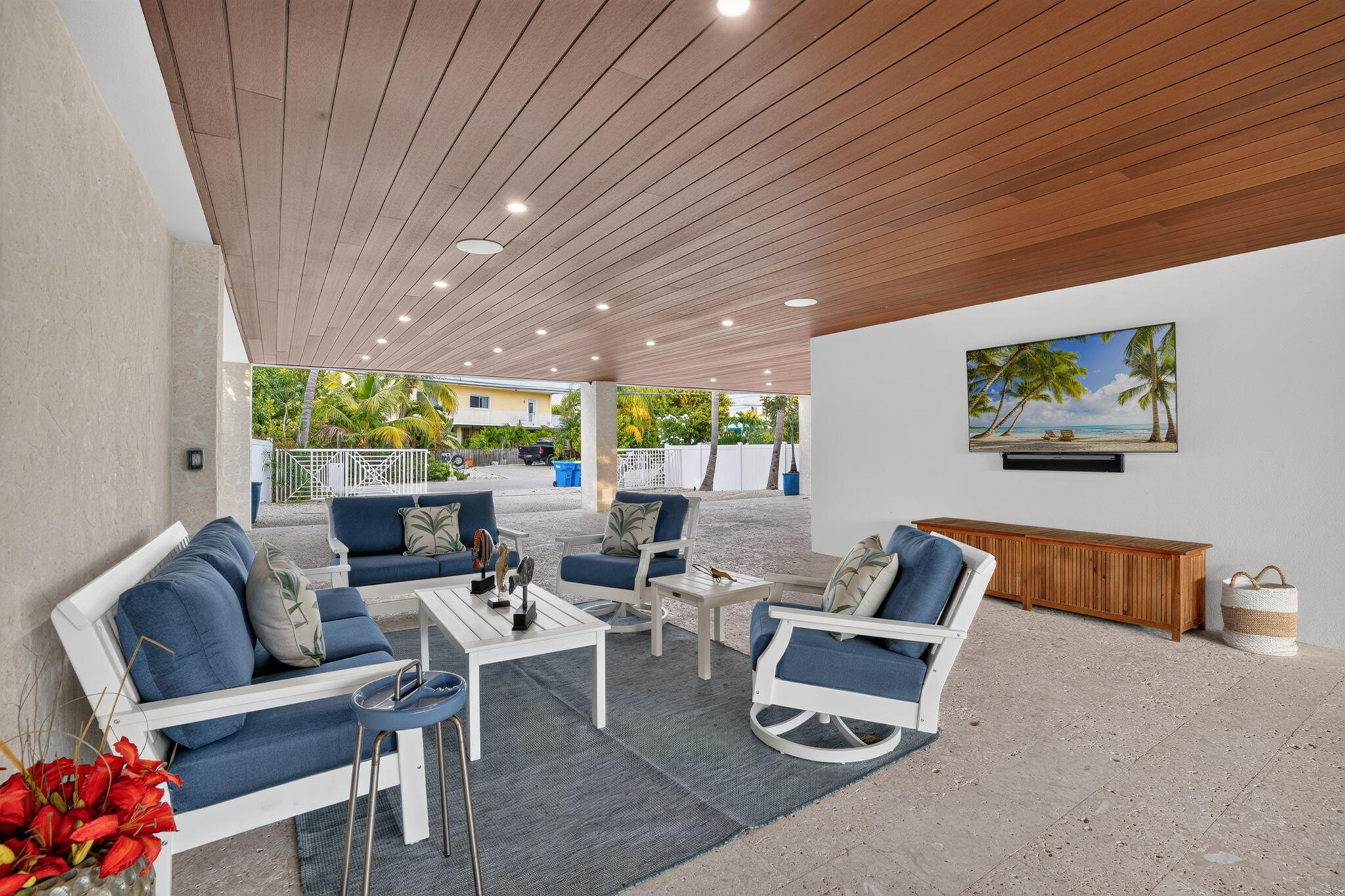 328 S Coconut Palm Boulevard Property Photo 19