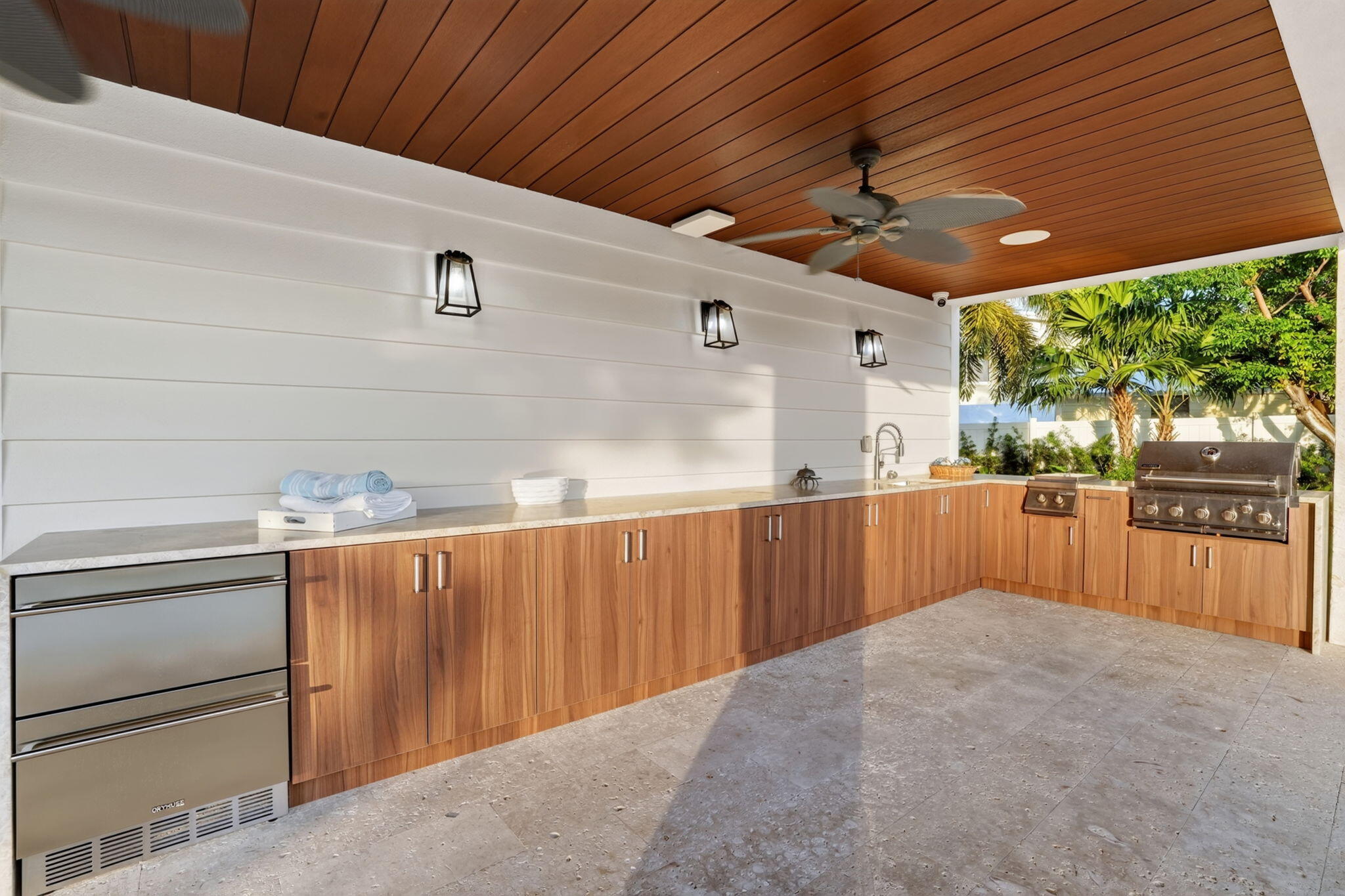 328 S Coconut Palm Boulevard Property Photo 24