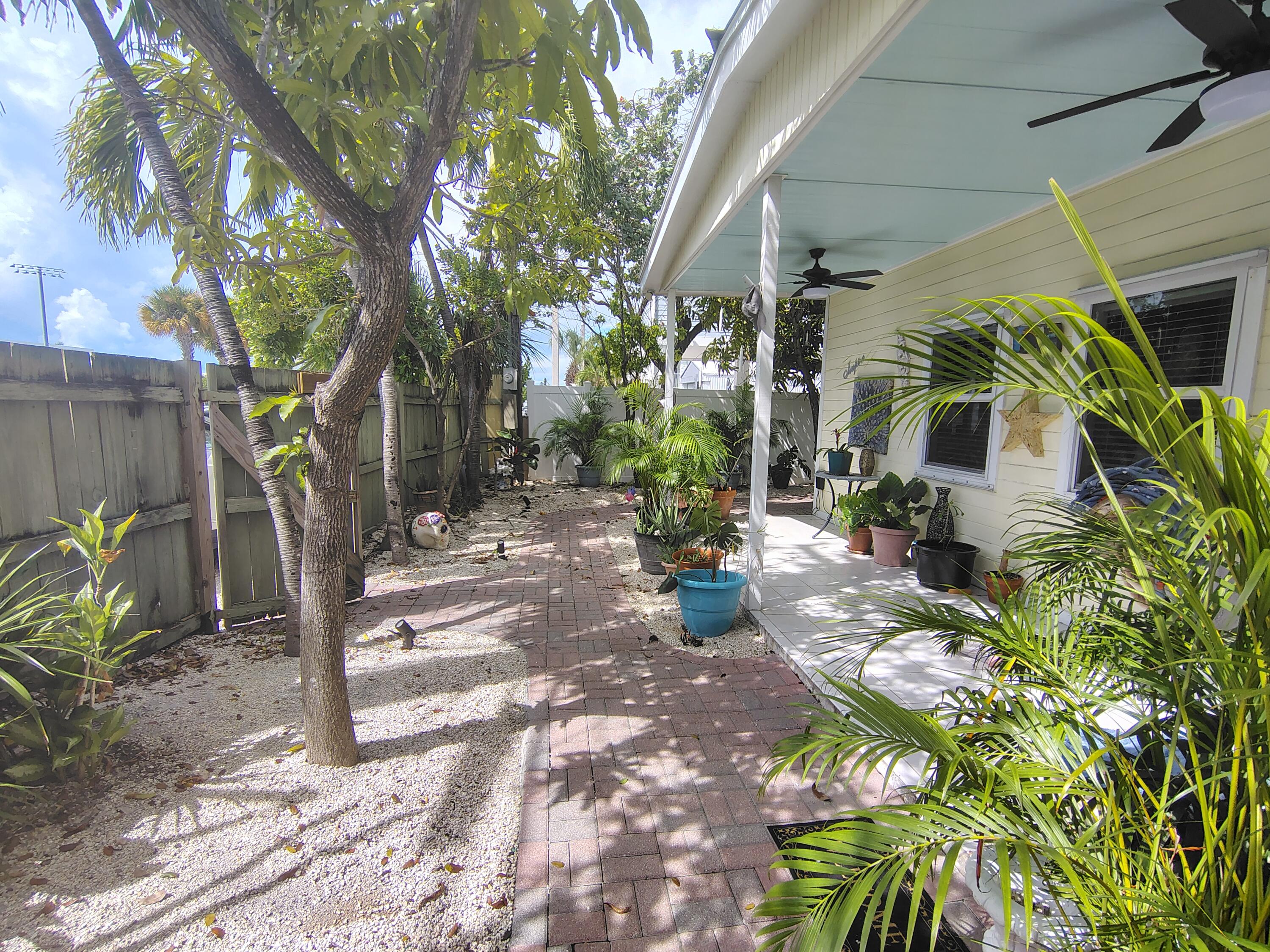 5435 5th Avenue Property Photo 1