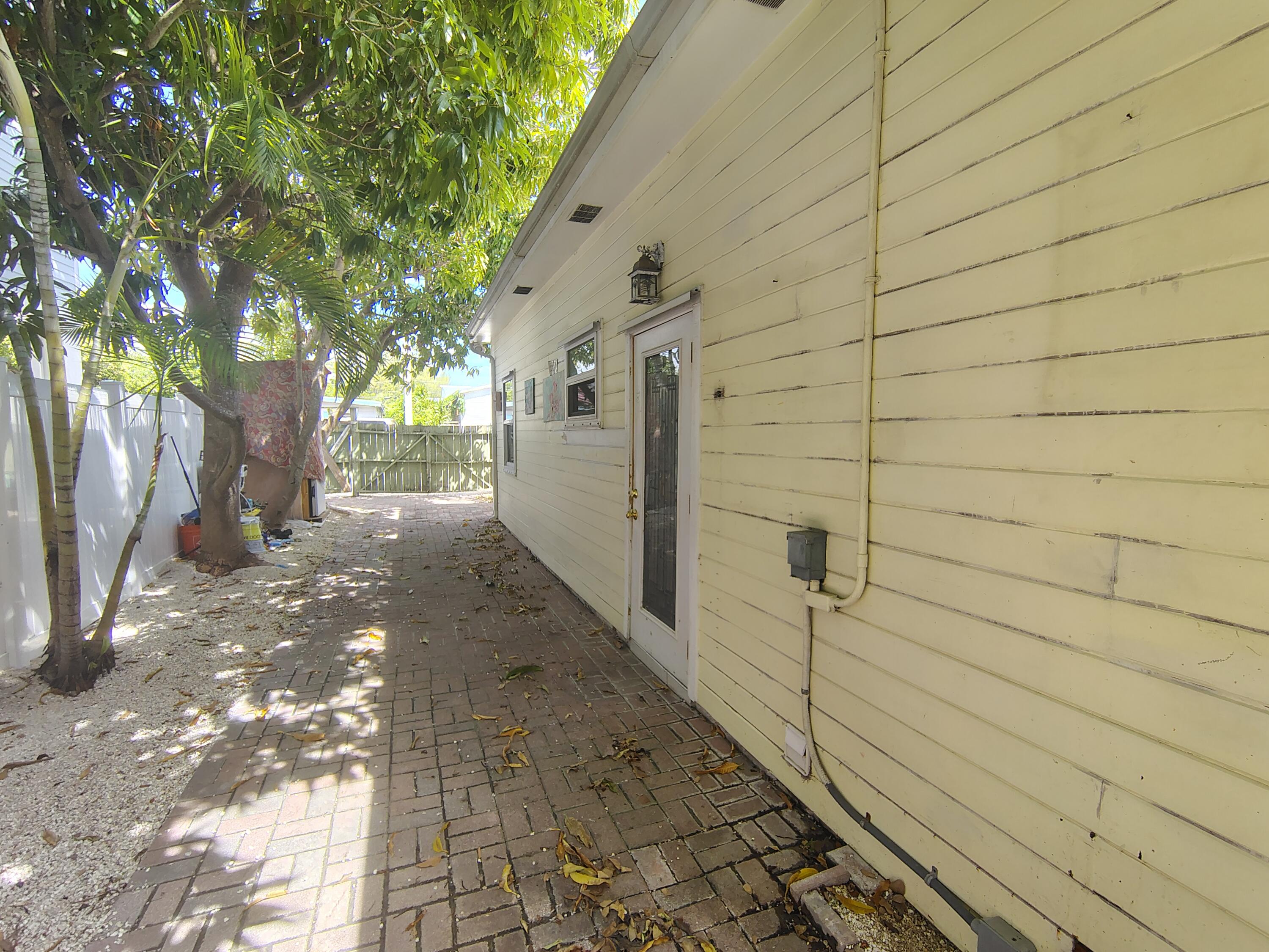5435 5th Avenue Property Photo 23