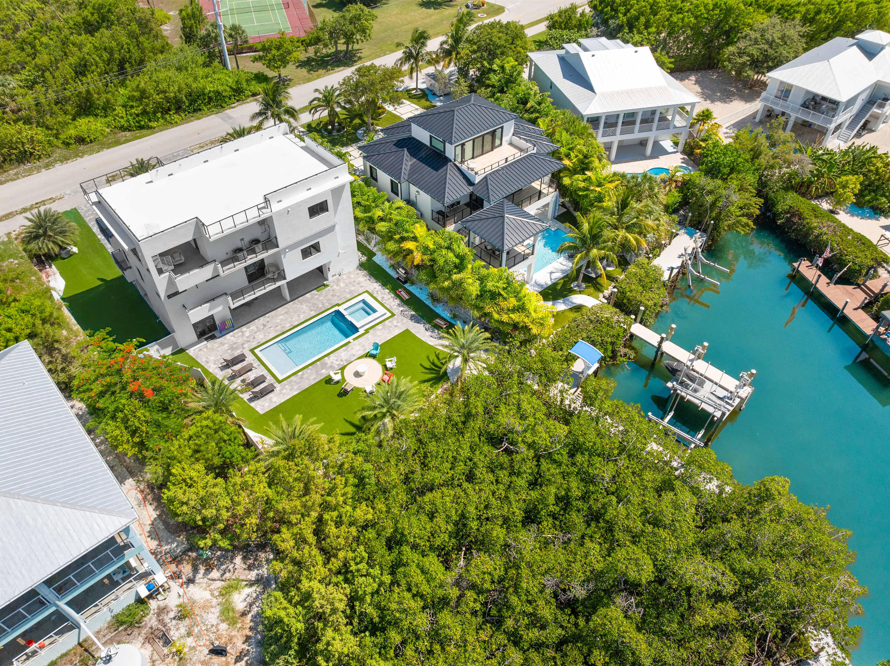 136 Coco Plum Drive Property Photo 8