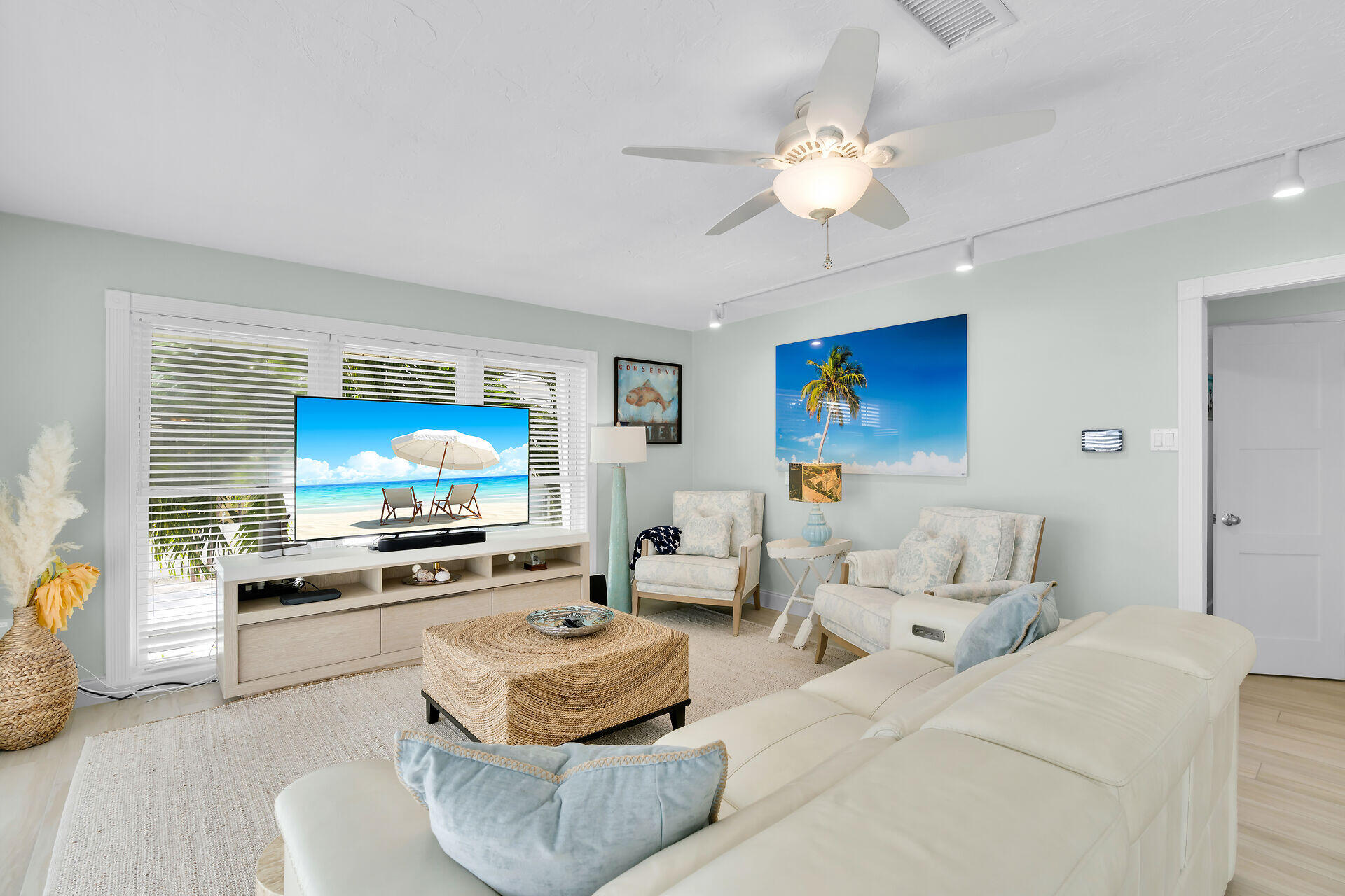 2110 Dolphin Drive Property Photo 14