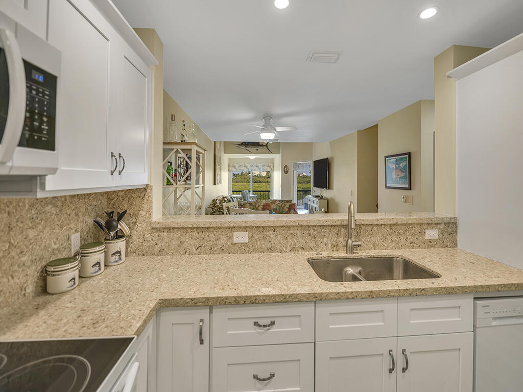 9812 Leeward Avenue 30' Boat Slip Property Photo 8