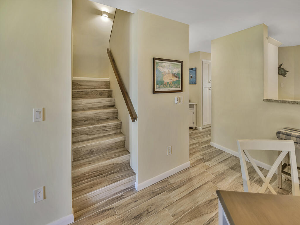 9812 Leeward Avenue 30' Boat Slip Property Photo 20
