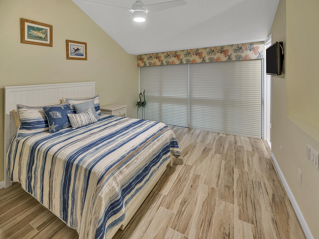 9812 Leeward Avenue 30' Boat Slip Property Photo 22