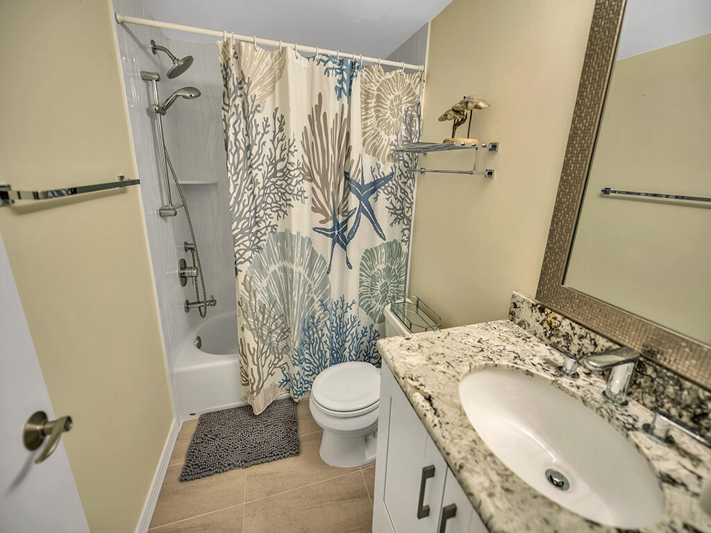 9812 Leeward Avenue 30' Boat Slip Property Photo 24