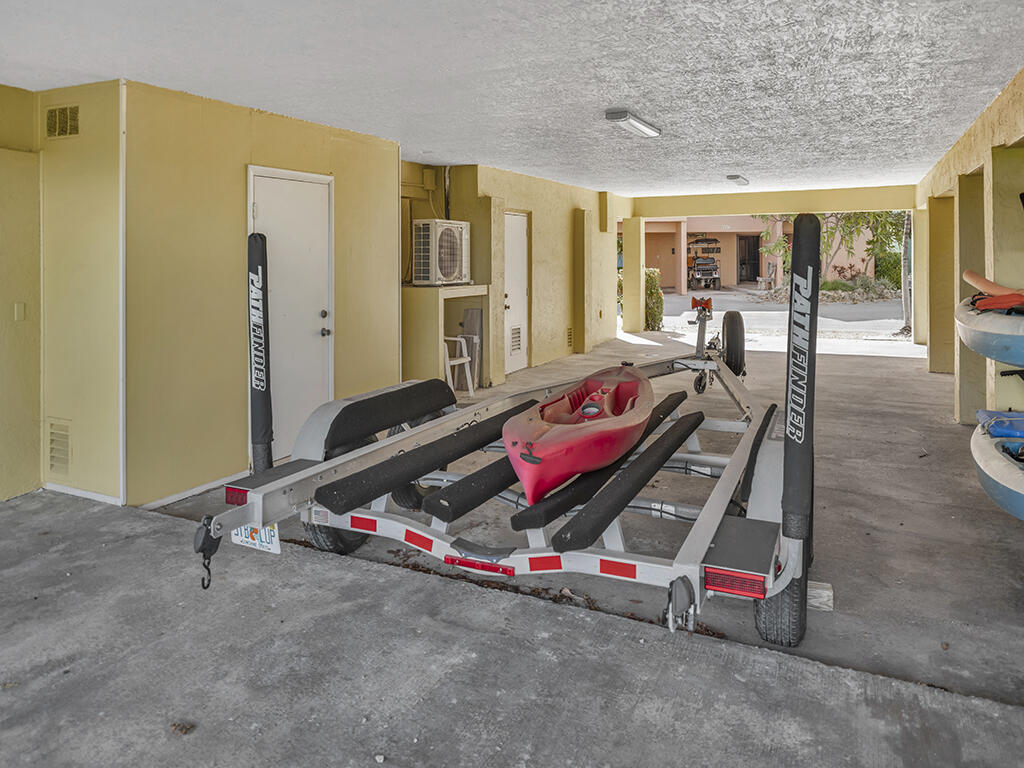 9812 Leeward Avenue 30' Boat Slip Property Photo 25