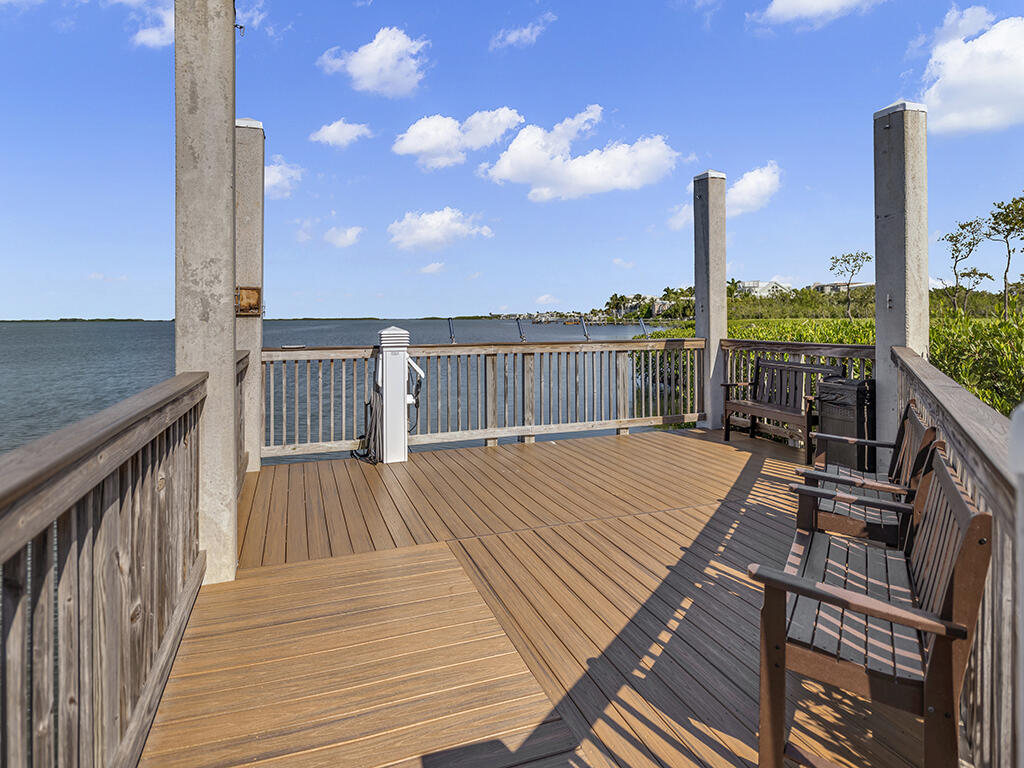 9812 Leeward Avenue 30' Boat Slip Property Photo 34