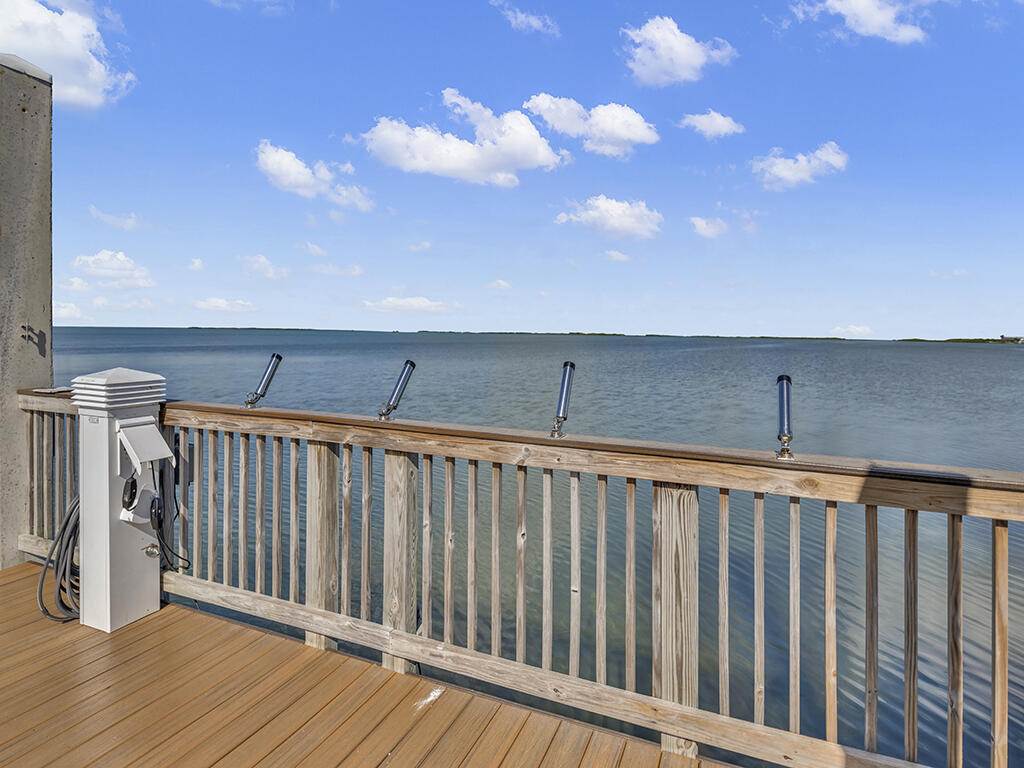 9812 Leeward Avenue 30' Boat Slip Property Photo 35