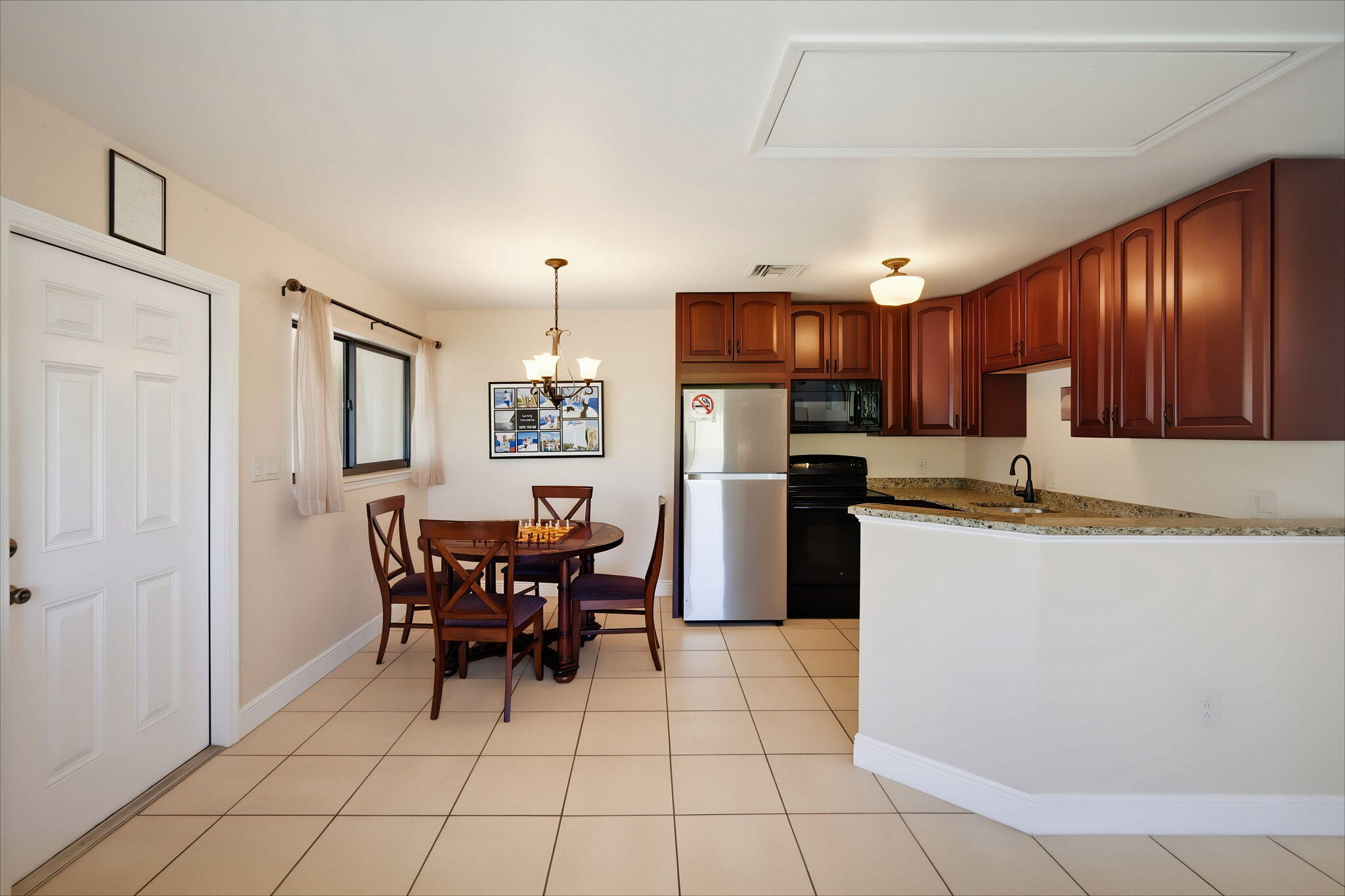 9104 Aviation Boulevard Property Photo 8