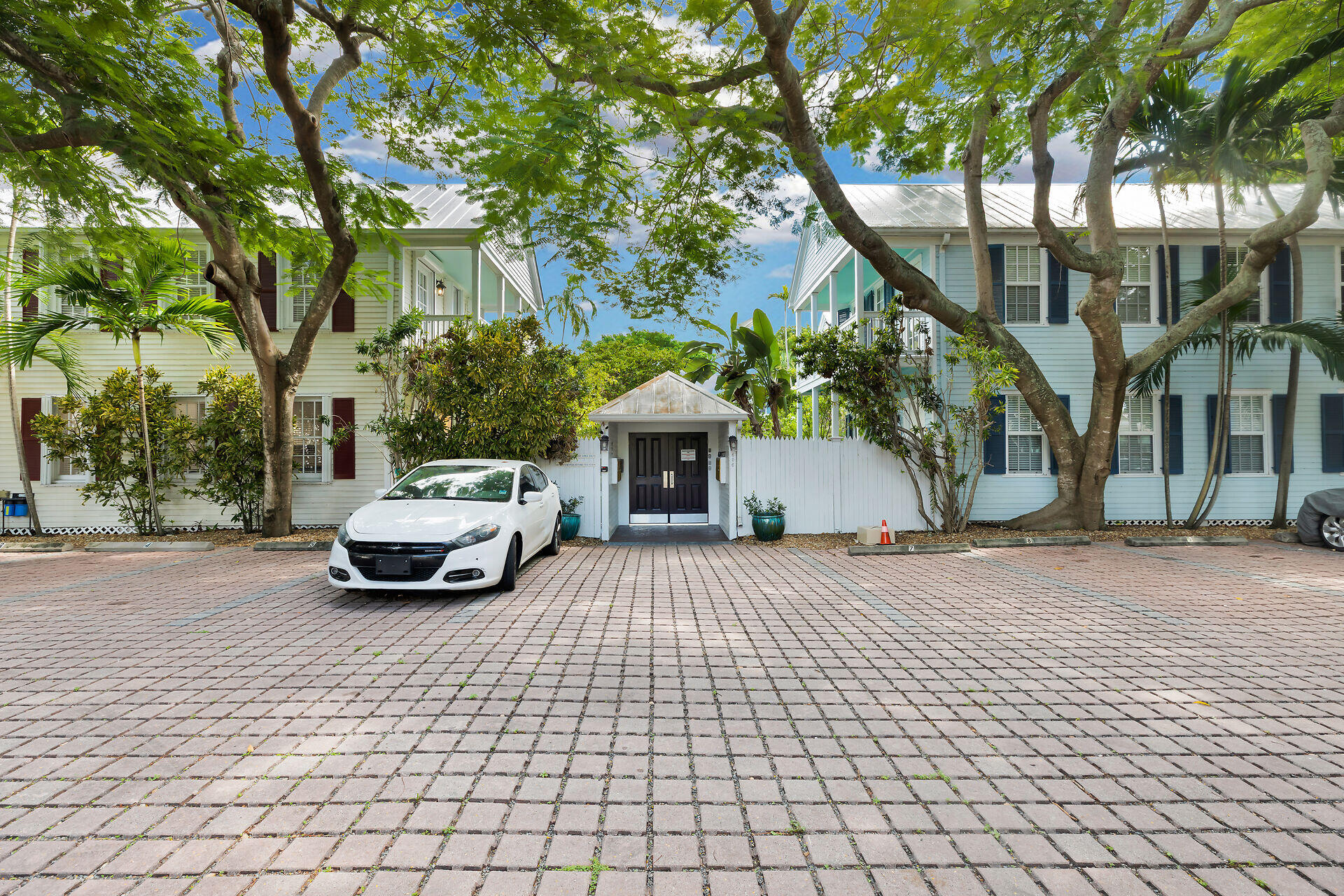 606 Truman Avenue Apt 1 Property Photo 2