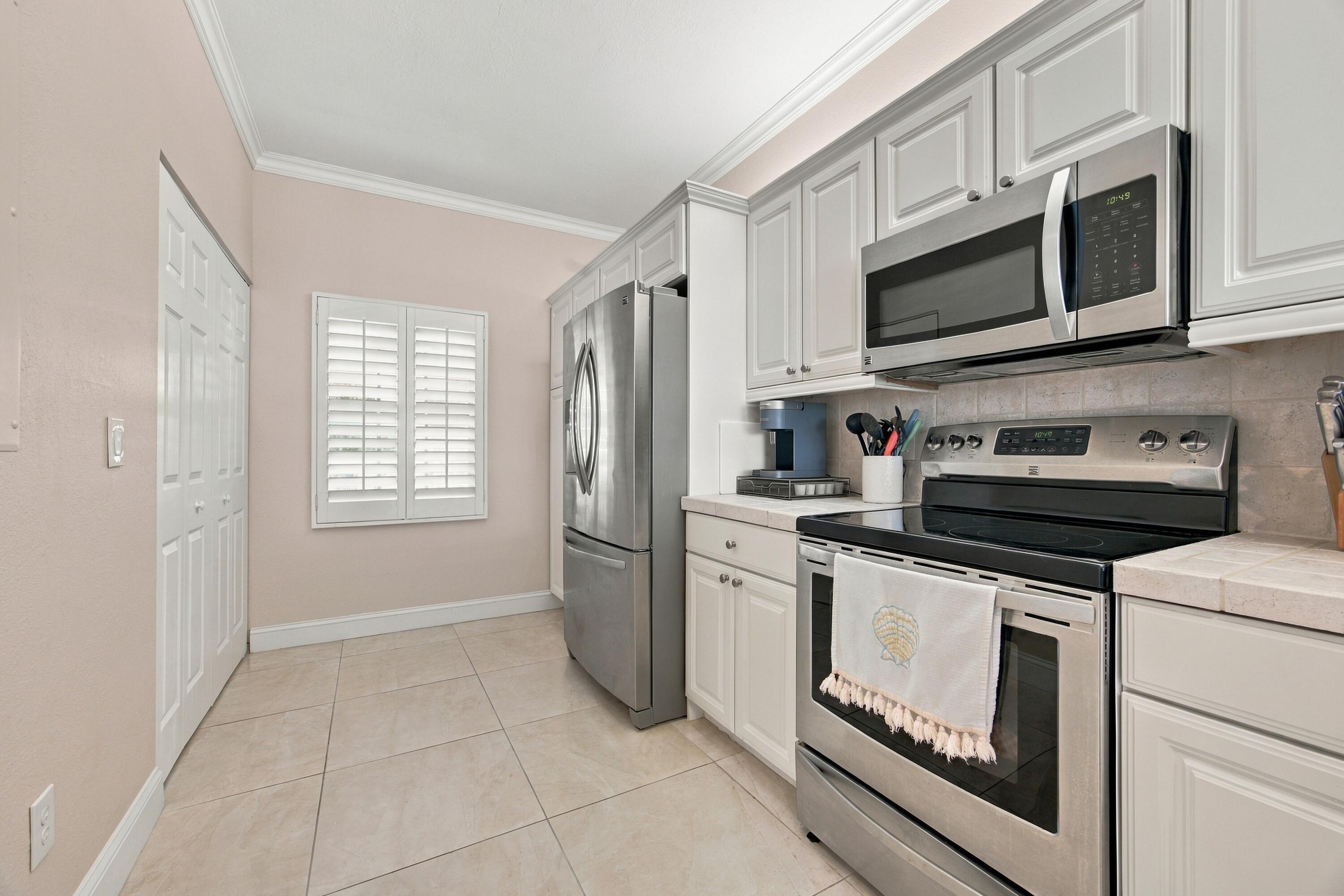 5607 College Road # B302 Property Photo 22