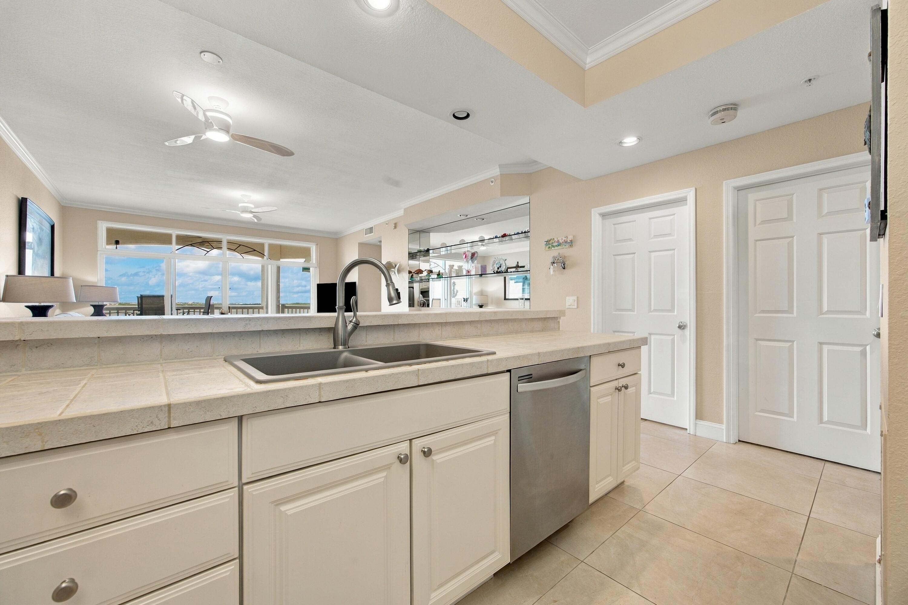 5607 College Road # B302 Property Photo 24