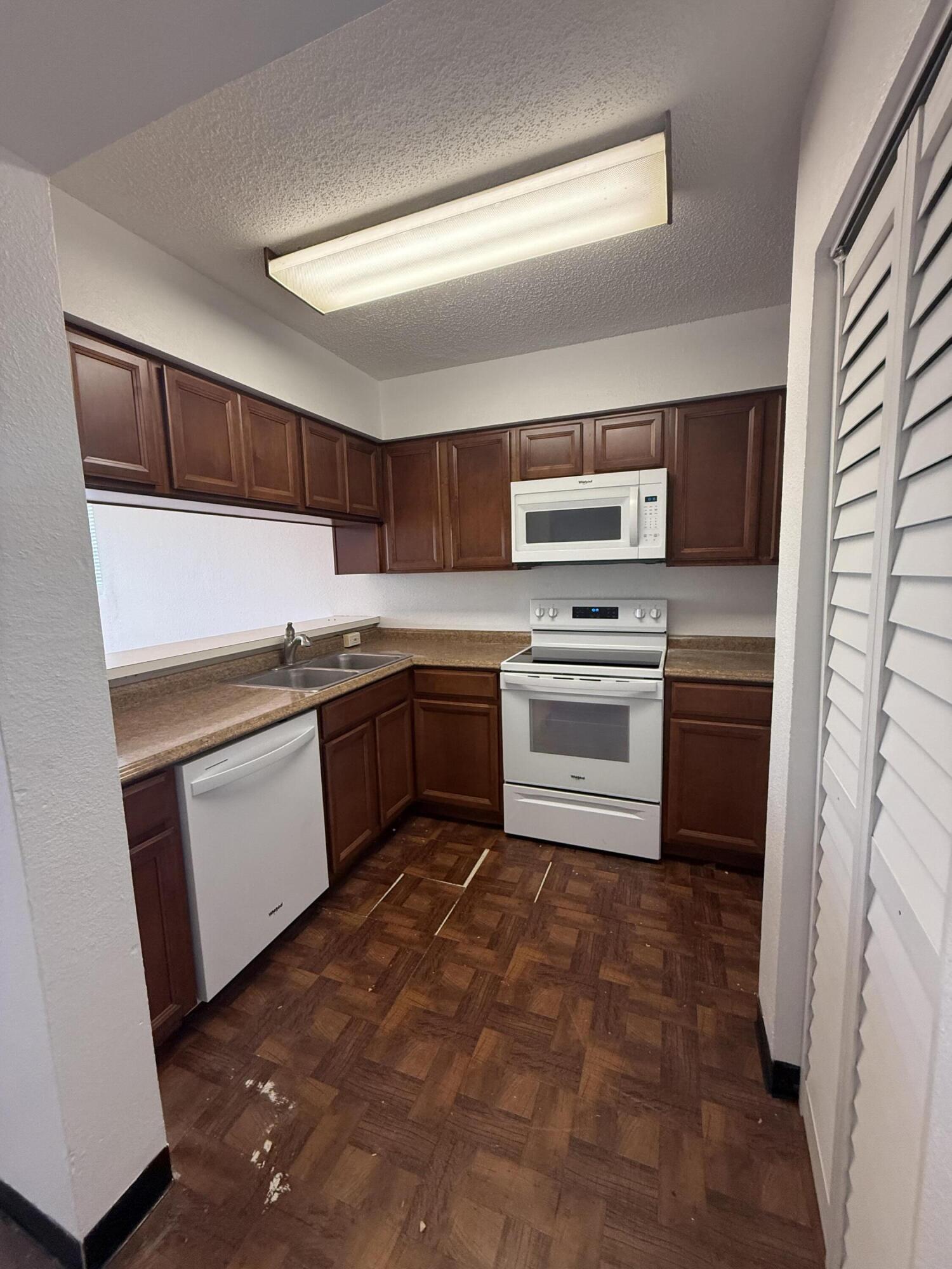 3930 S Roosevelt Boulevard S414 Property Photo 2